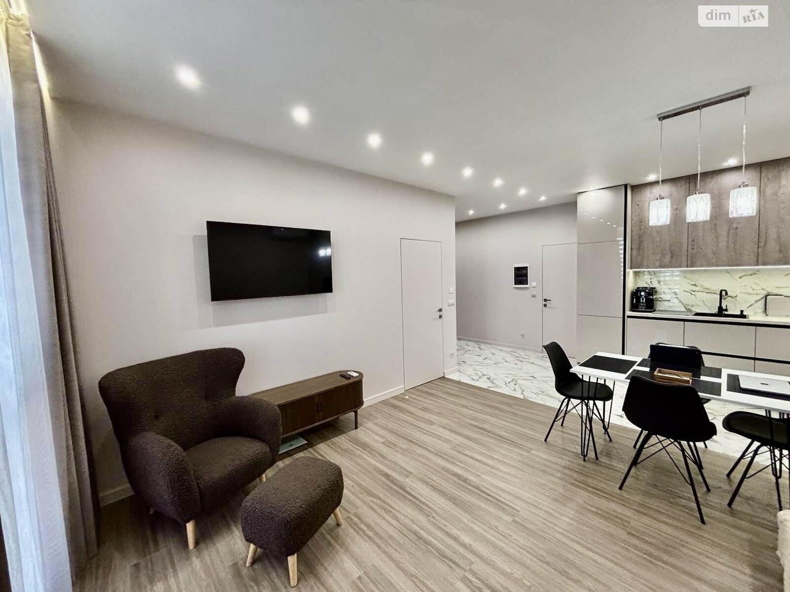 Продаж однокімнатної квартири в Минаї, на вул. Августина Волошина 14, кв. 705, фото 1