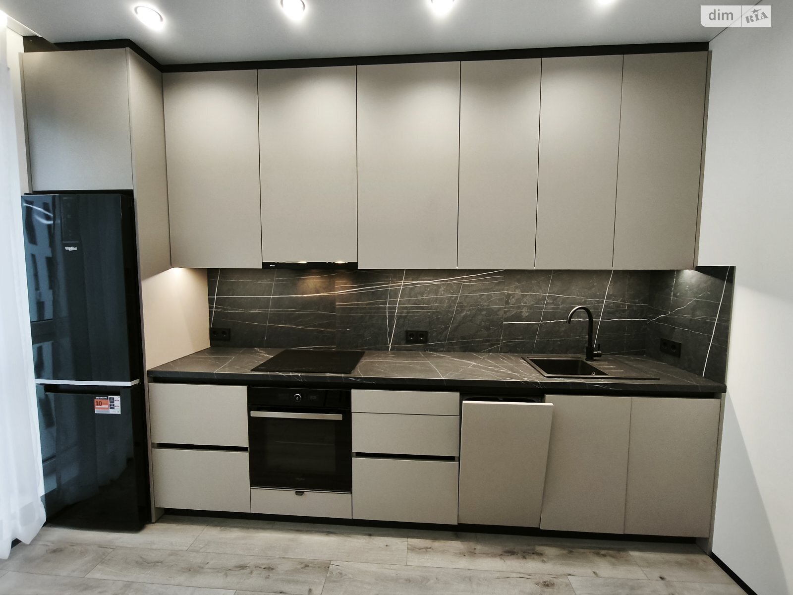 Продаж однокімнатної квартири в Минаї, на вул. Августина Волошина, фото 1