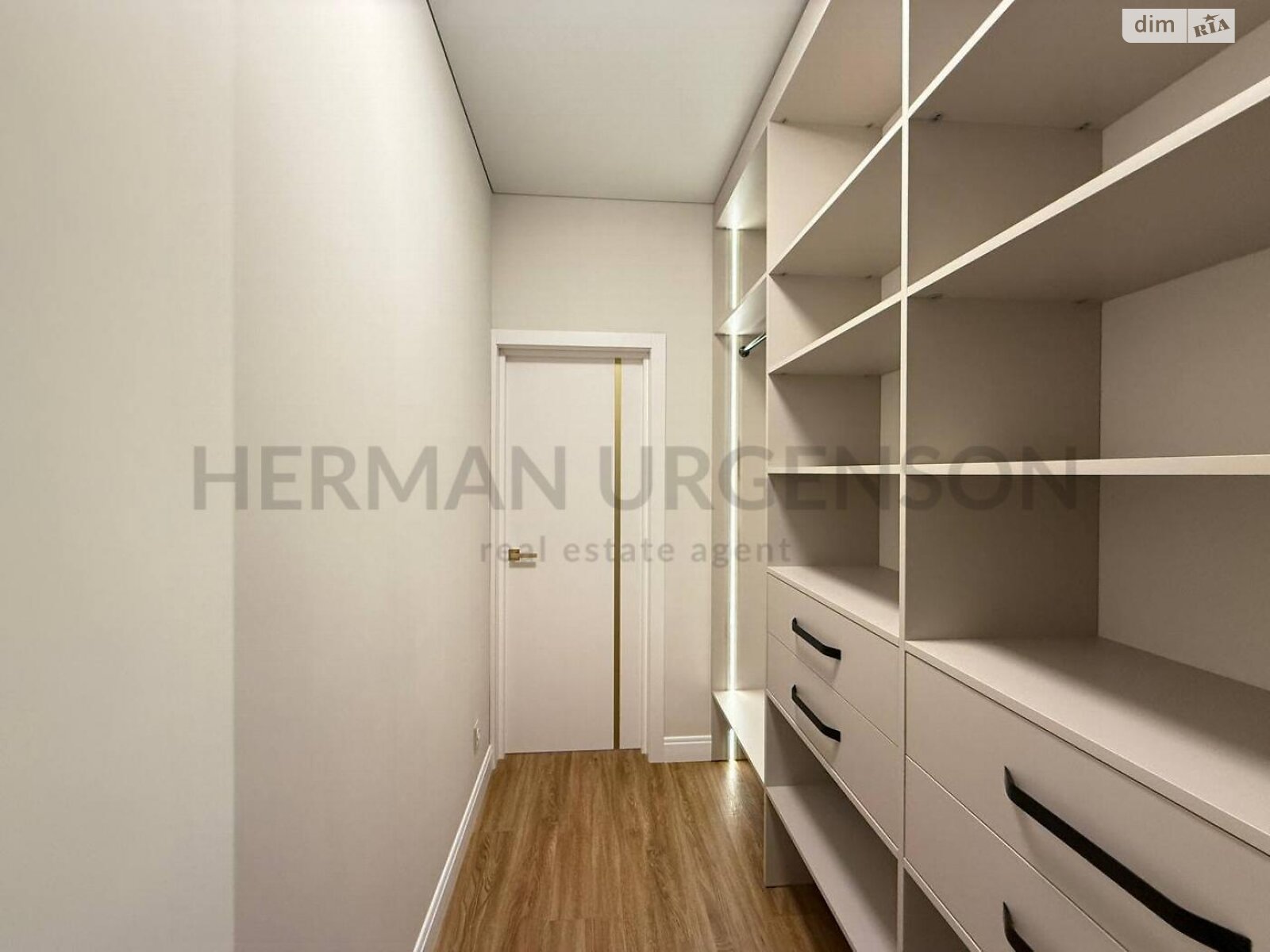 Продаж однокімнатної квартири в Минаї, на вул. Августина Волошина, фото 1