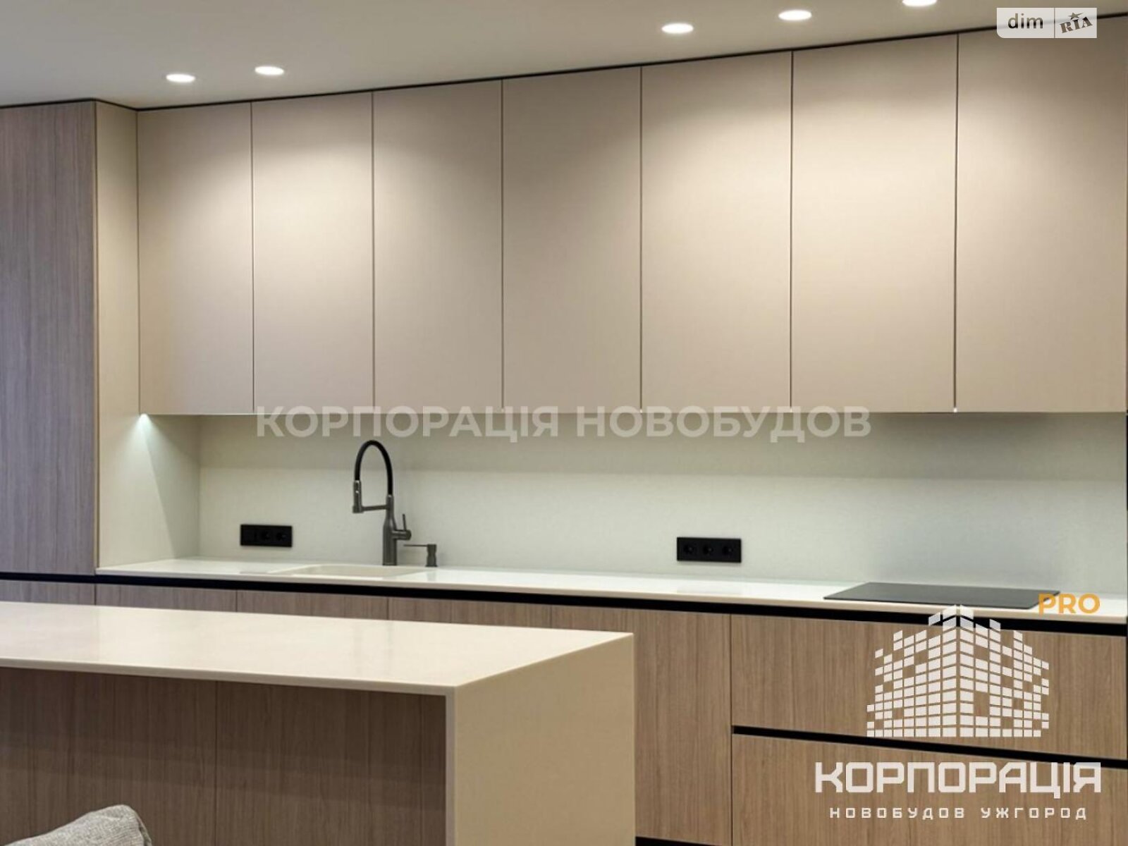 Продажа трехкомнатной квартиры в Минае, на ул. Августина Волошина, фото 1