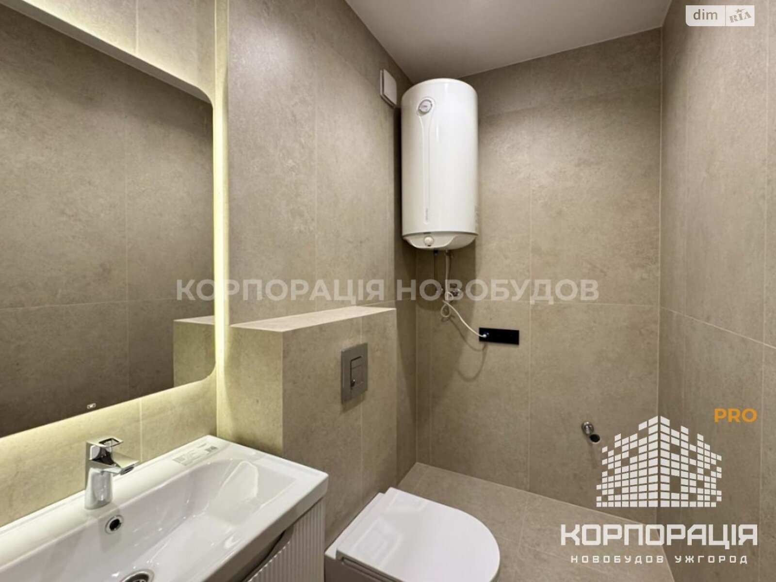 Продажа трехкомнатной квартиры в Минае, на ул. Августина Волошина, фото 1