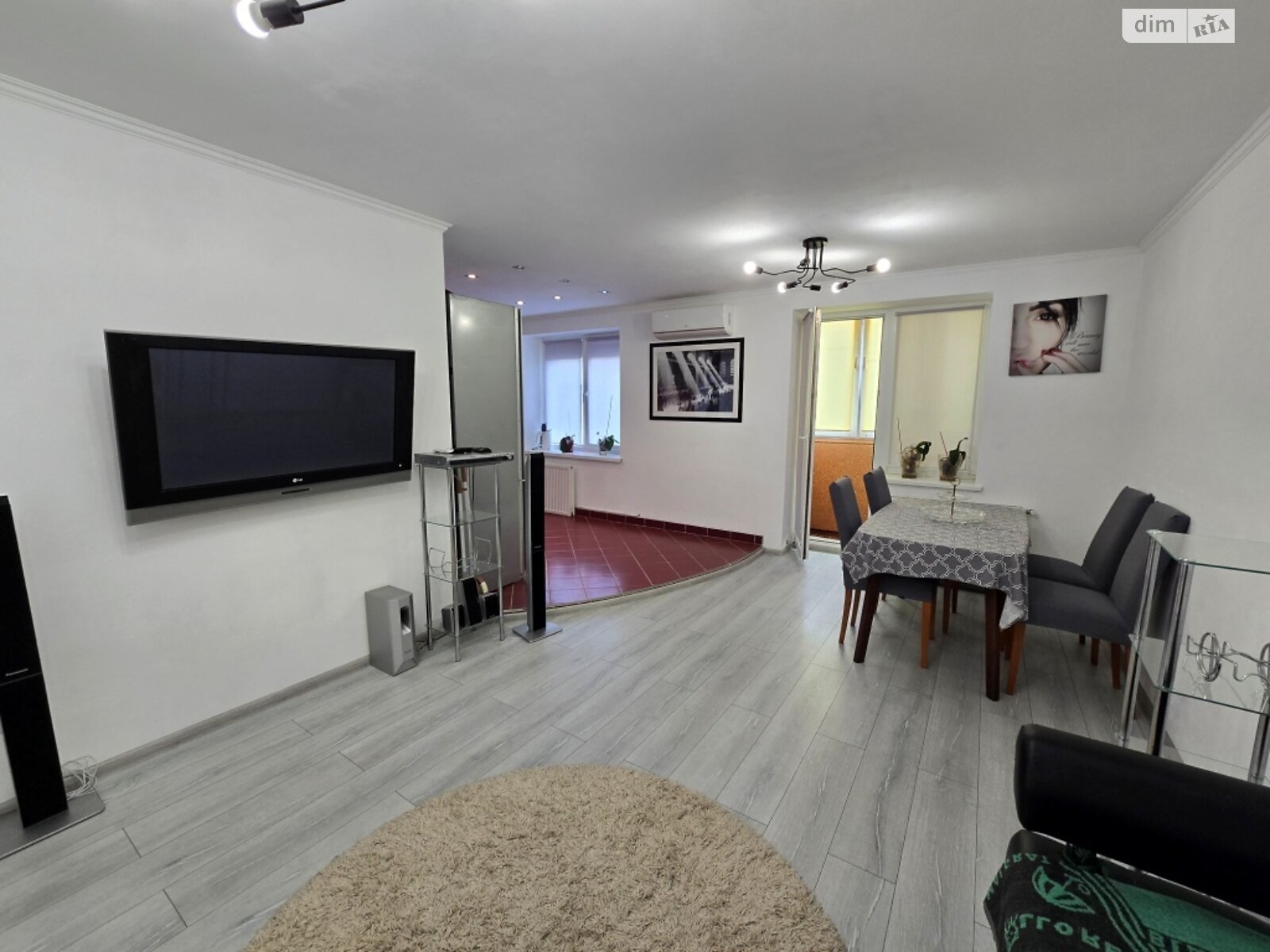 Продаж трикімнатної квартири в Мукачеві, на вул. Росвигівська, фото 1 Продаж трикімнатної квартири в Мукачеві, на вул. Росвигівська, фото 1