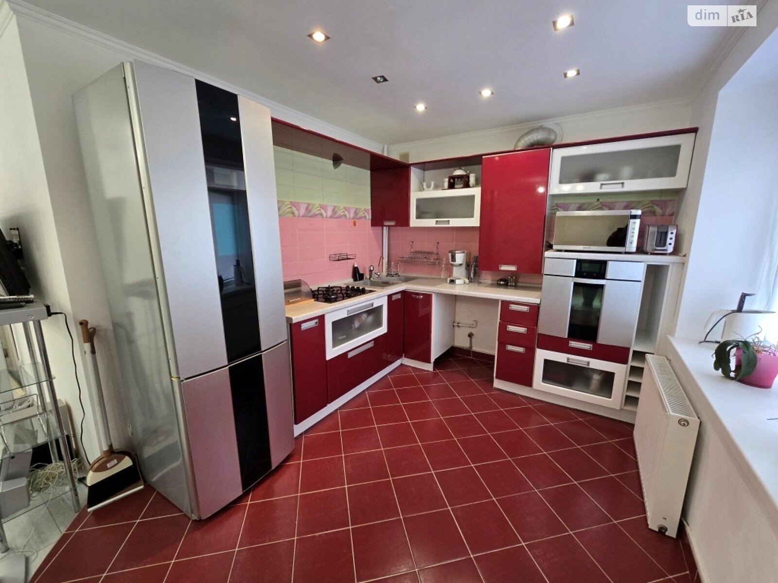 Продаж трикімнатної квартири в Мукачеві, на вул. Росвигівська, фото 1 Продаж трикімнатної квартири в Мукачеві, на вул. Росвигівська, фото 1