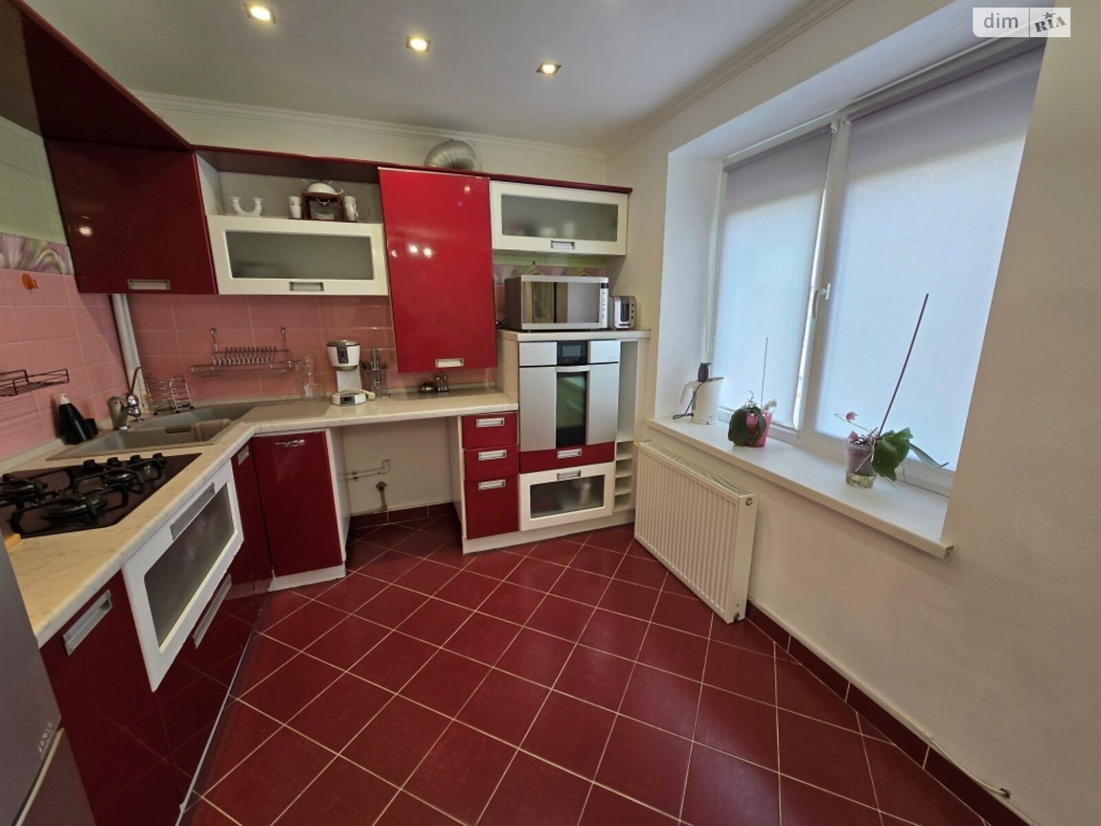 Продаж трикімнатної квартири в Мукачеві, на вул. Росвигівська, фото 1 Продаж трикімнатної квартири в Мукачеві, на вул. Росвигівська, фото 1