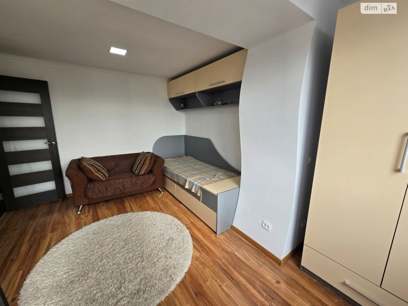 Продаж трикімнатної квартири в Мукачеві, на вул. Росвигівська, фото 1 Продаж трикімнатної квартири в Мукачеві, на вул. Росвигівська, фото 1