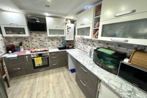 Продаж чотирикімнатної квартири в Мукачеві, на вул. Олександра Духновича 112, район Центр фото 2