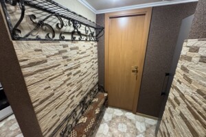 Продажа однокомнатной квартиры в Мукачеве, на ул. Ярослава Мудрого 1, кв. 1, район Центр фото 2