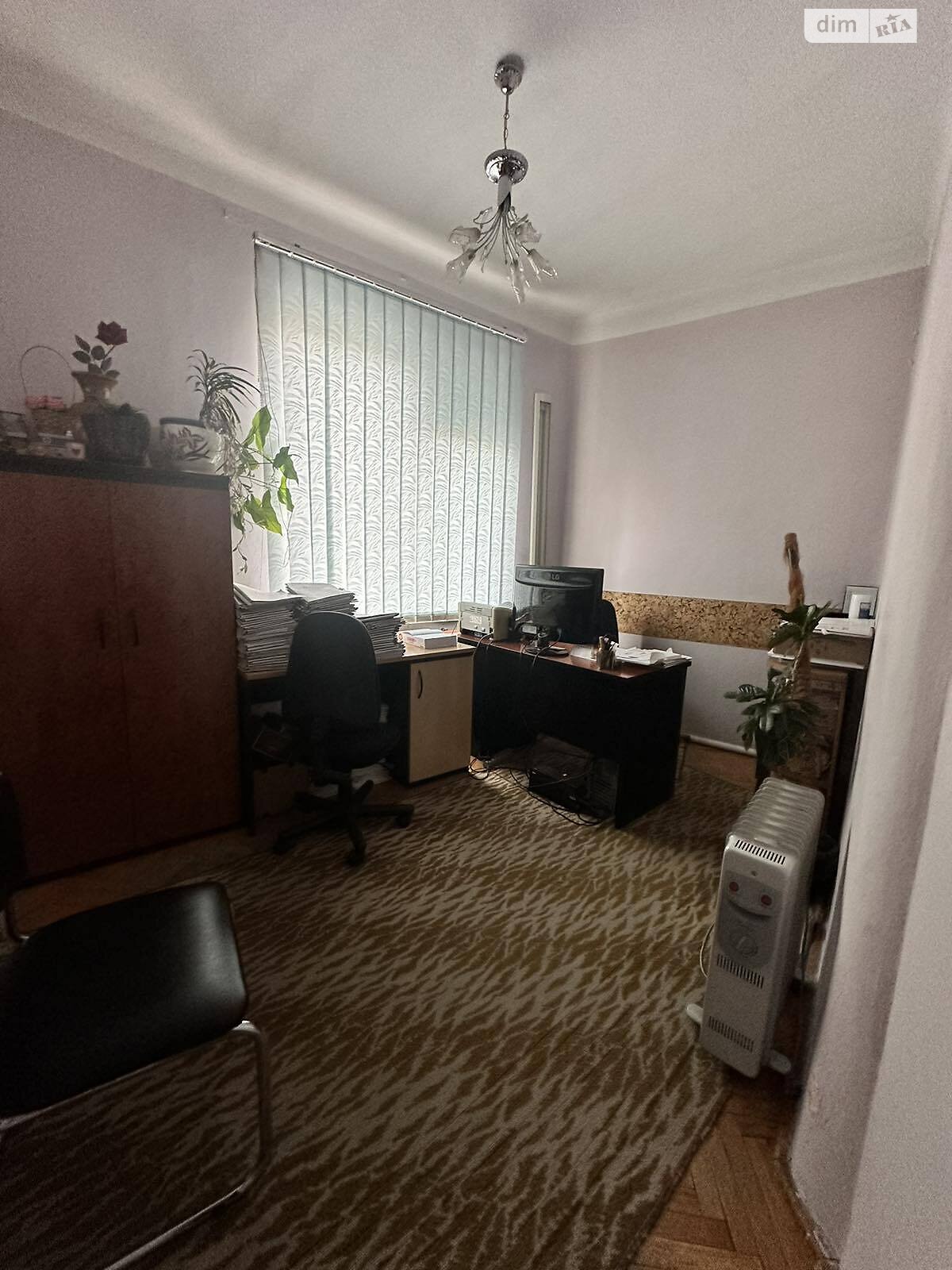 Продажа трехкомнатной квартиры в Мукачеве, на центр, район Центр фото 1