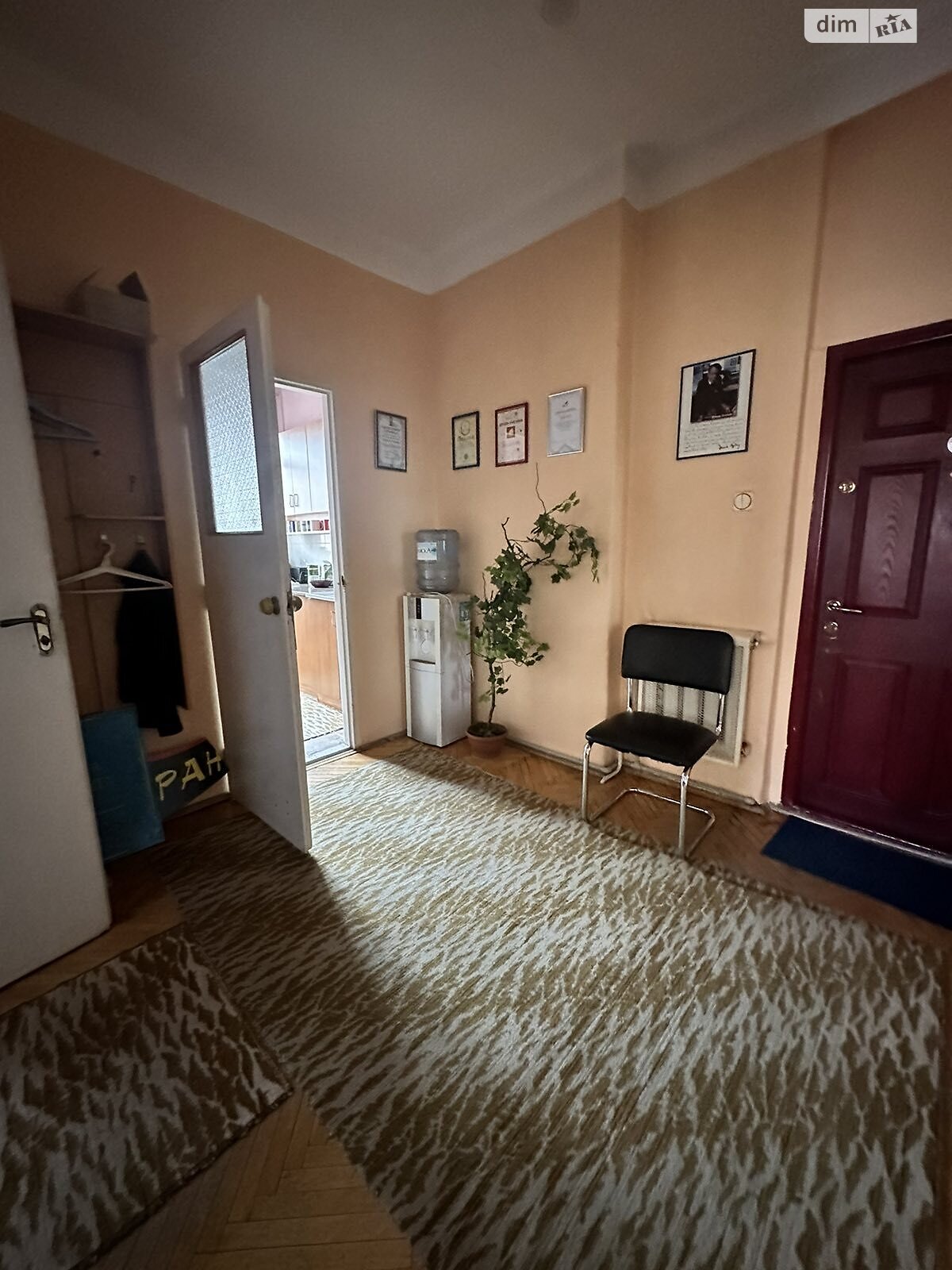 Продажа трехкомнатной квартиры в Мукачеве, на центр, район Центр фото 1