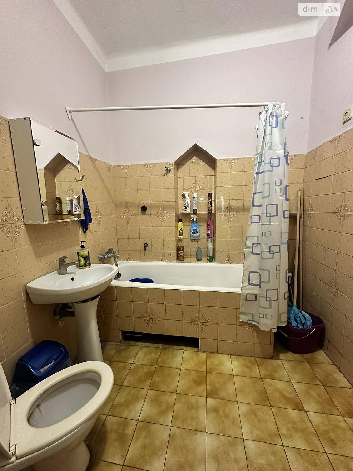 Продажа трехкомнатной квартиры в Мукачеве, на центр, район Центр фото 1 Продажа трехкомнатной квартиры в Мукачеве, на центр, район Центр фото 1