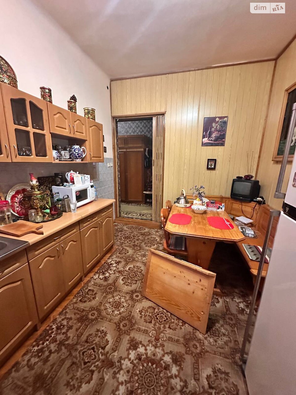 Продаж трикімнатної квартири в Мукачеві, на центр, район Центр фото 1 Продаж трикімнатної квартири в Мукачеві, на центр, район Центр фото 1