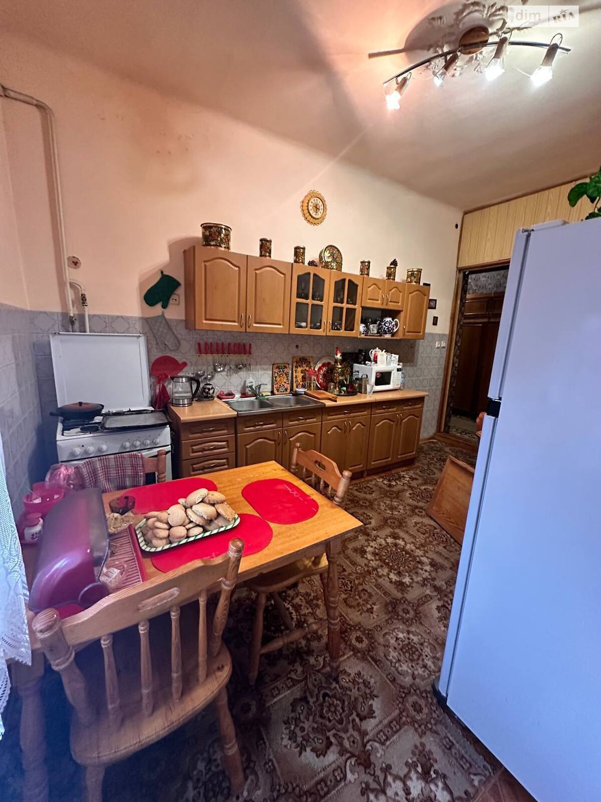 Продаж трикімнатної квартири в Мукачеві, на центр, район Центр фото 1 Продаж трикімнатної квартири в Мукачеві, на центр, район Центр фото 1