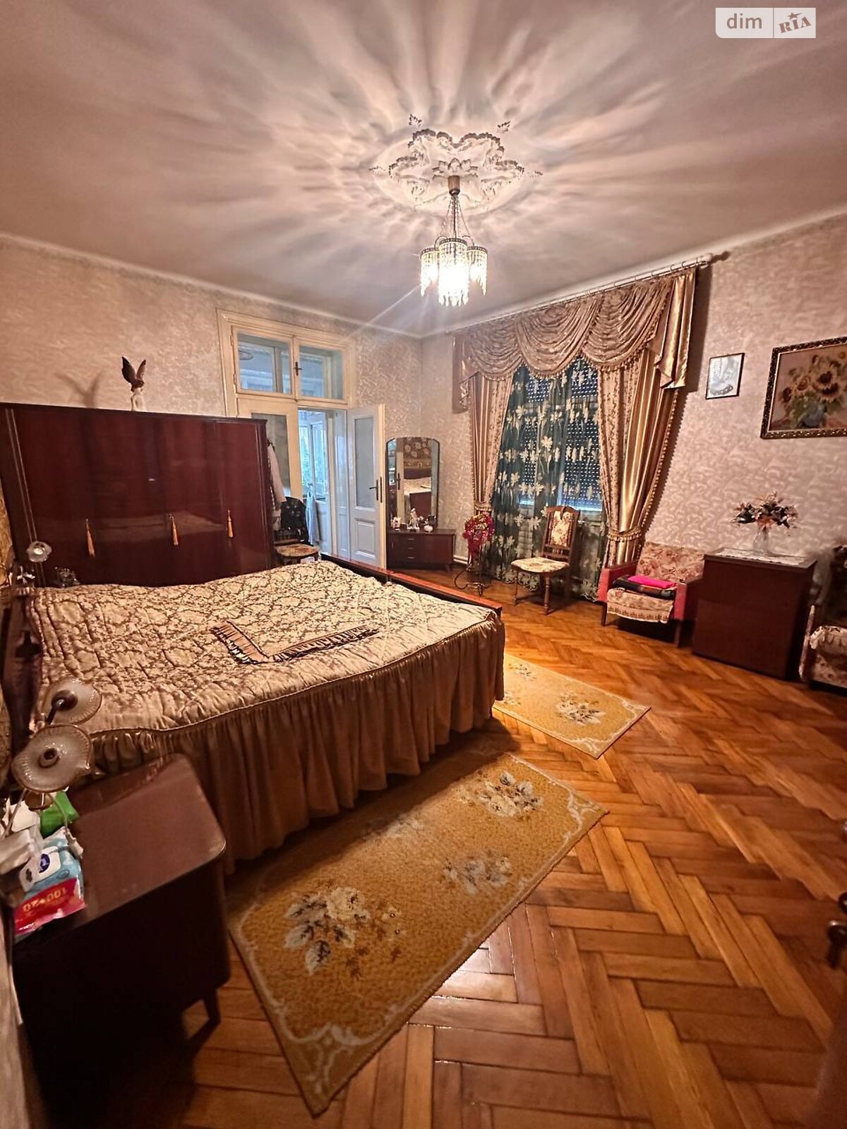 Продаж трикімнатної квартири в Мукачеві, на центр, район Центр фото 1 Продаж трикімнатної квартири в Мукачеві, на центр, район Центр фото 1