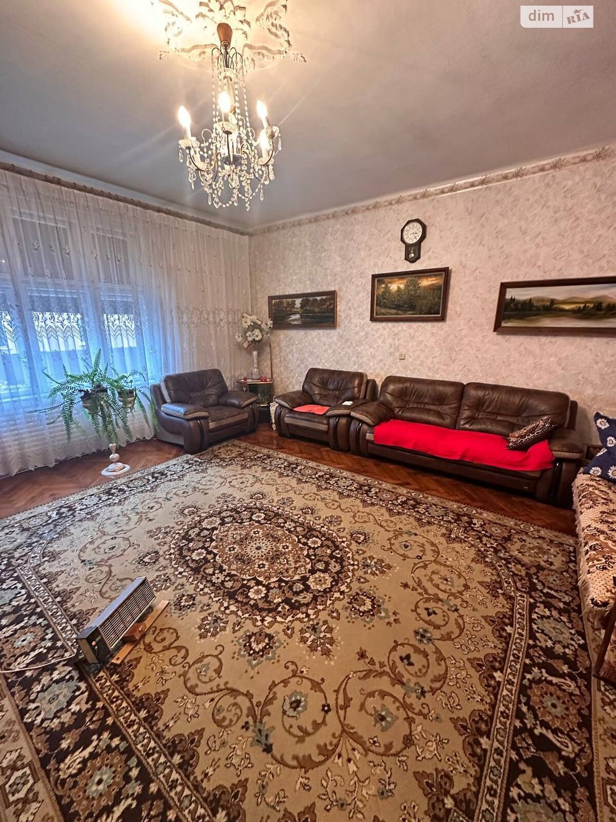 Продаж трикімнатної квартири в Мукачеві, на центр, район Центр фото 1 Продаж трикімнатної квартири в Мукачеві, на центр, район Центр фото 1