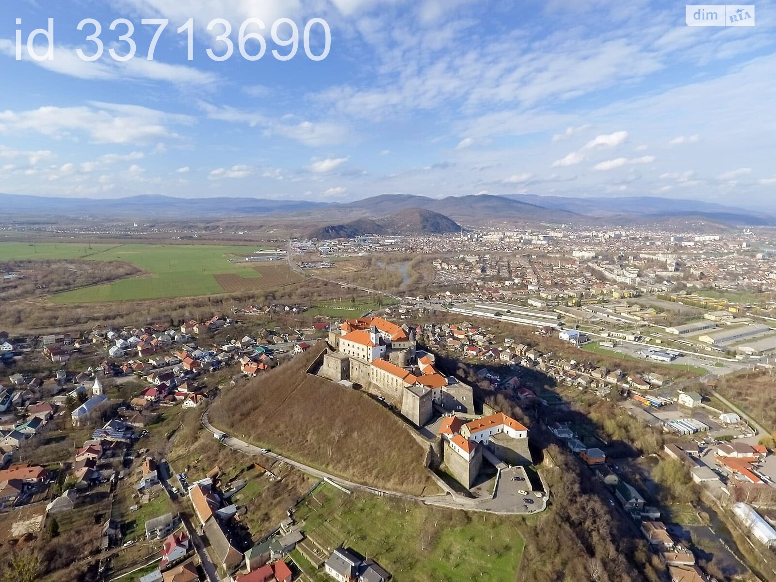 Продаж трикімнатної квартири в Мукачеві, на вул. Латоричний двір 6-1, кв. 5, район Центр фото 1