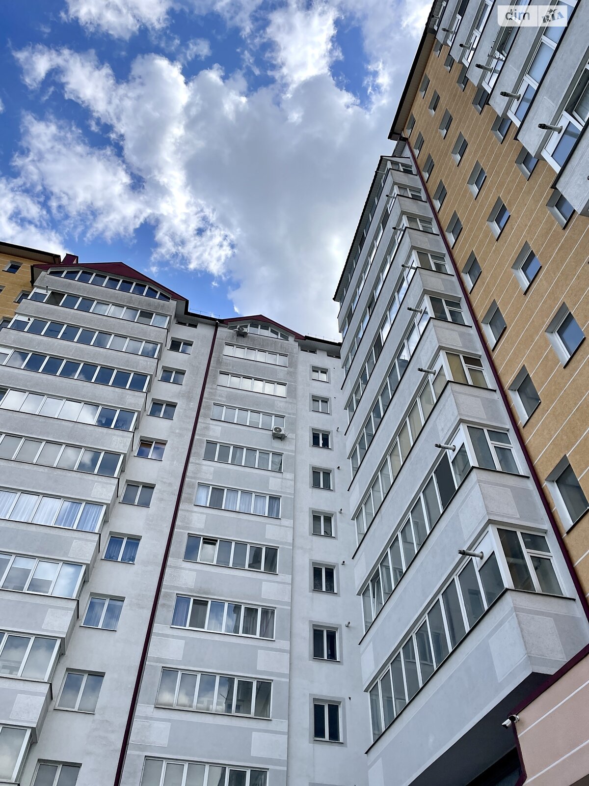 Продаж трикімнатної квартири в Микитинцях, на вул. Петра Маланюка 58, фото 1 Продаж трикімнатної квартири в Микитинцях, на вул. Петра Маланюка 58, фото 1