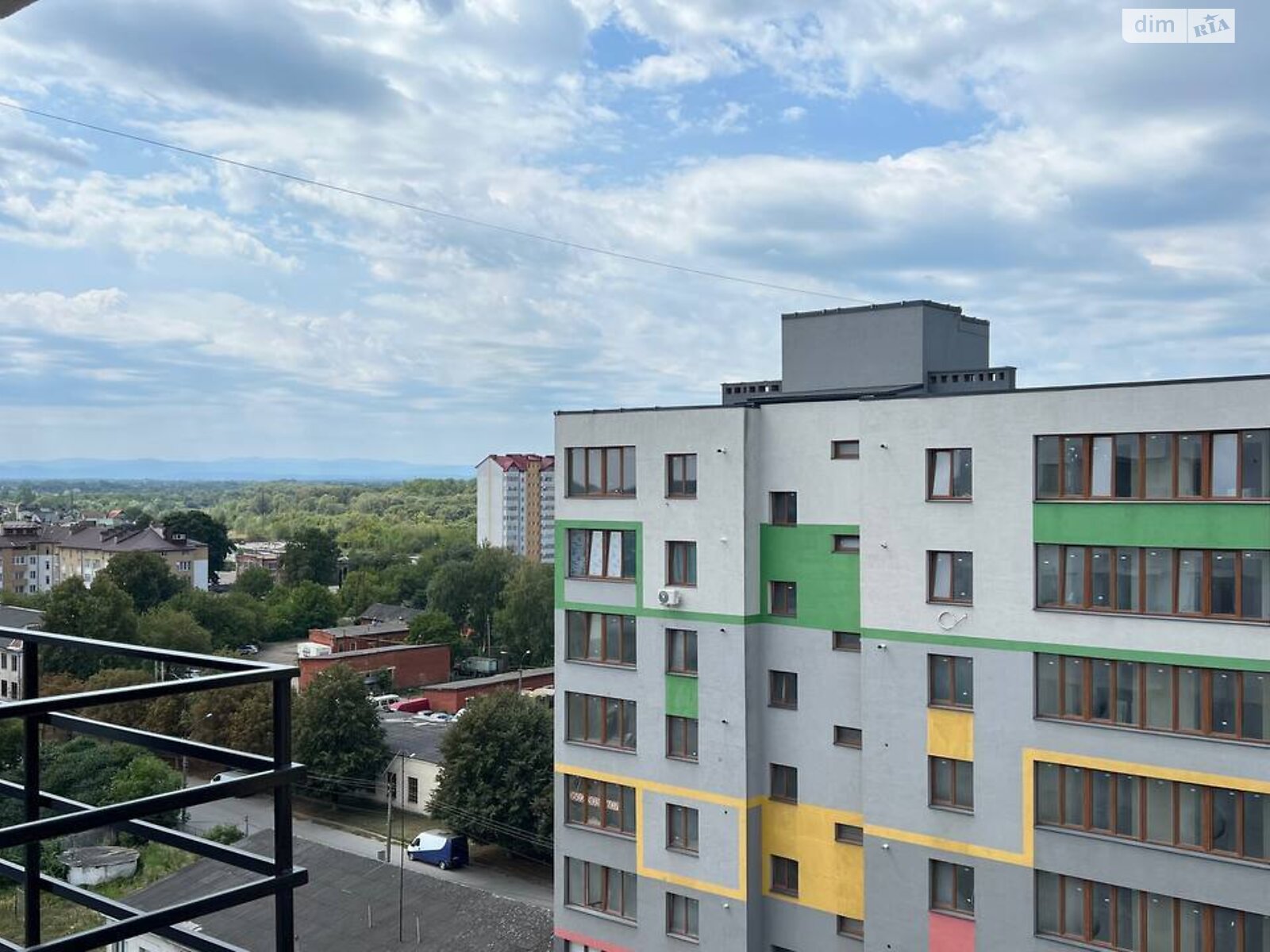 Продаж трикімнатної квартири в Микитинцях, на вул. Петра Маланюка, фото 1 Продаж трикімнатної квартири в Микитинцях, на вул. Петра Маланюка, фото 1