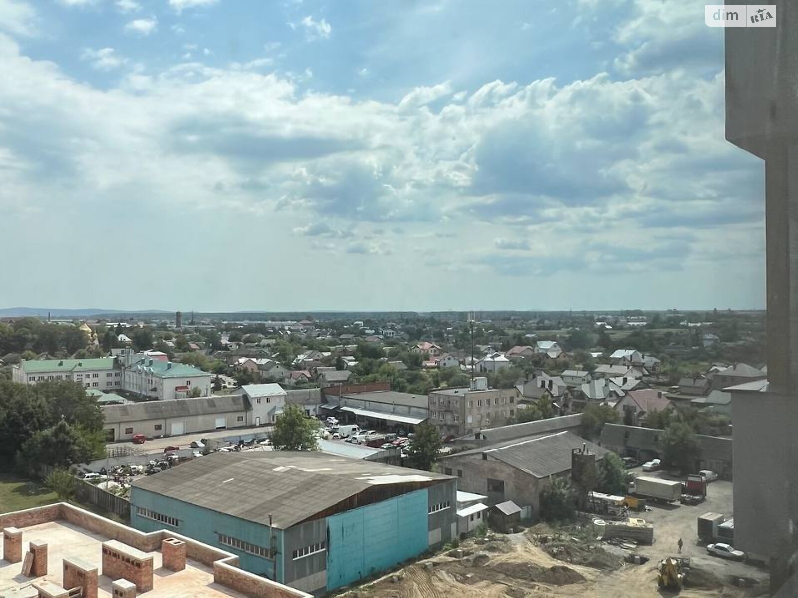 Продаж трикімнатної квартири в Микитинцях, на вул. Петра Маланюка, фото 1 Продаж трикімнатної квартири в Микитинцях, на вул. Петра Маланюка, фото 1