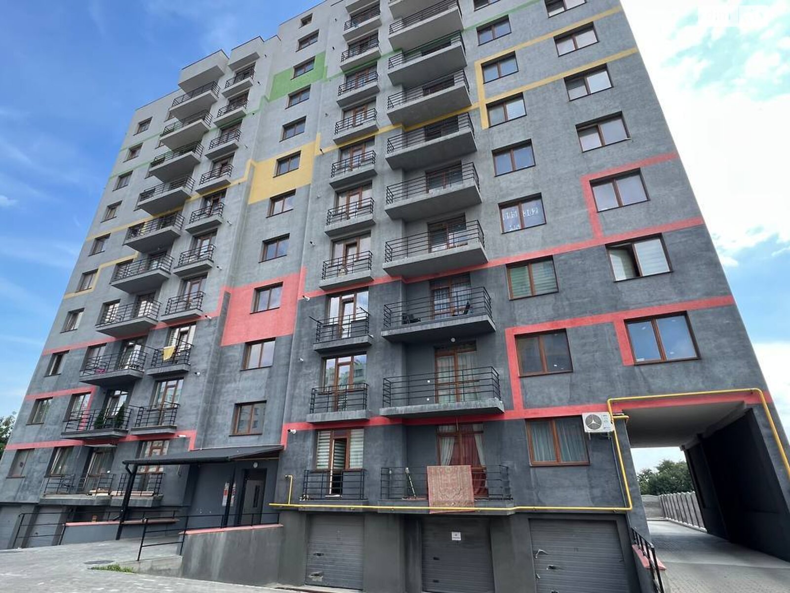 Продаж трикімнатної квартири в Микитинцях, на вул. Петра Маланюка, фото 1 Продаж трикімнатної квартири в Микитинцях, на вул. Петра Маланюка, фото 1