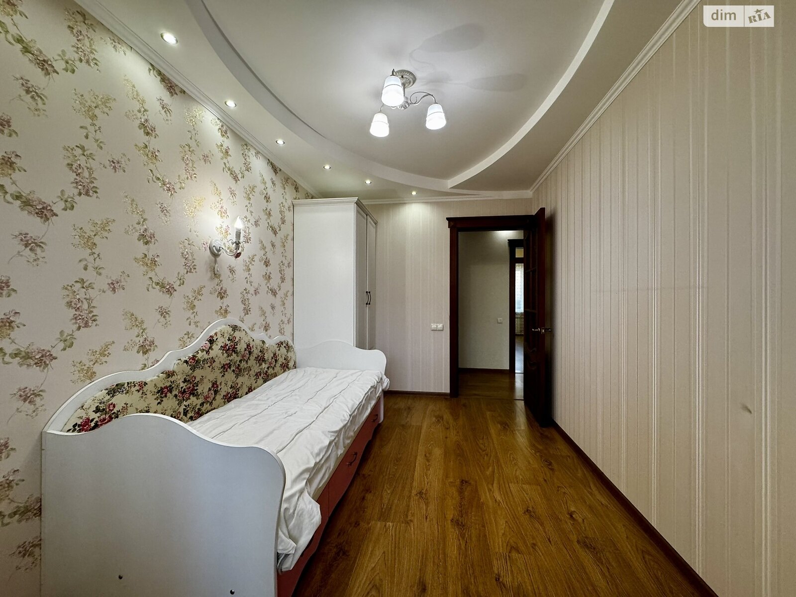 Продаж чотирикімнатної квартири в Миколаєві, на вул. Космонавтів 74, район Площа Перемоги фото 1