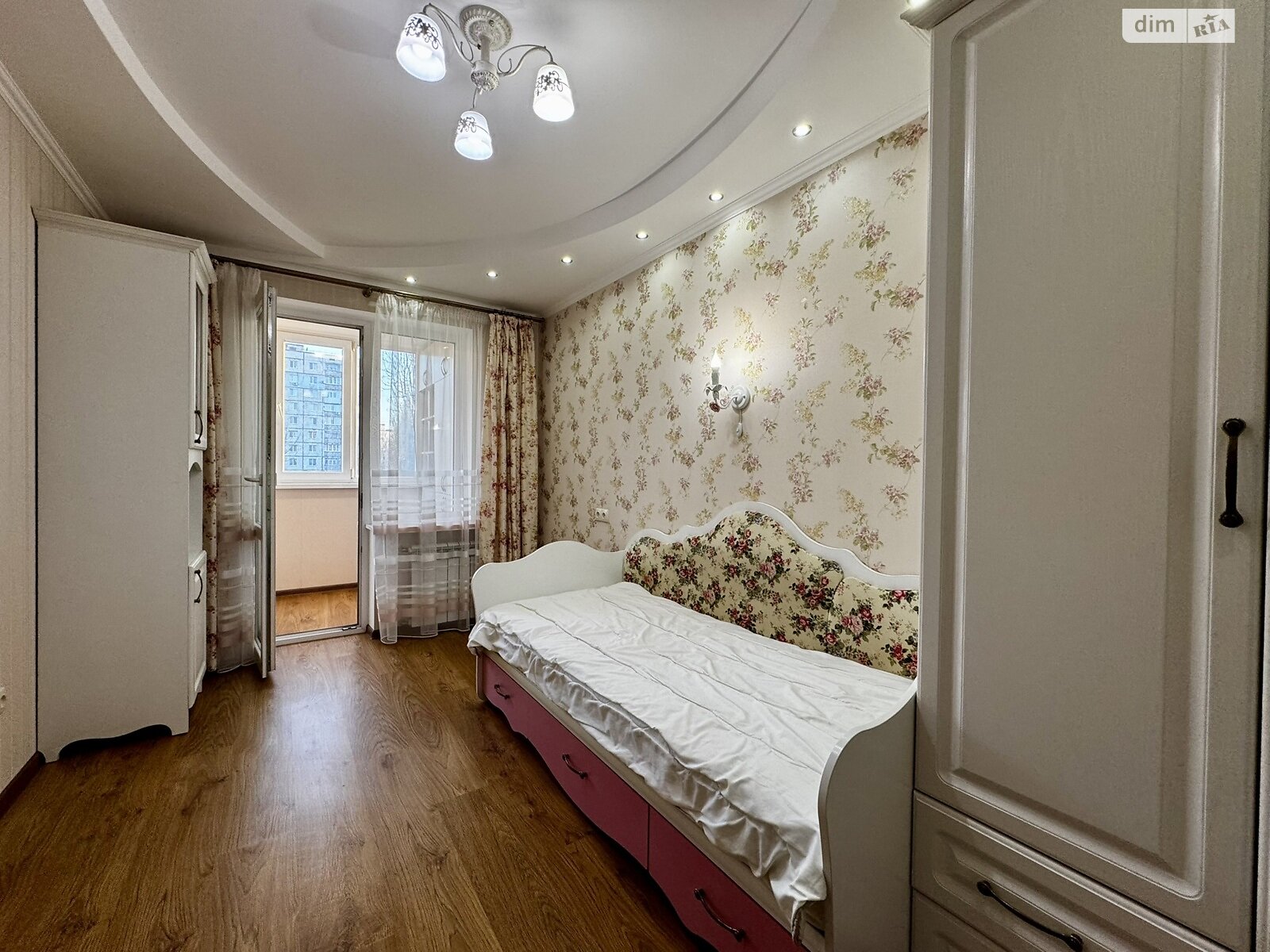 Продаж чотирикімнатної квартири в Миколаєві, на вул. Космонавтів 74, район Площа Перемоги фото 1