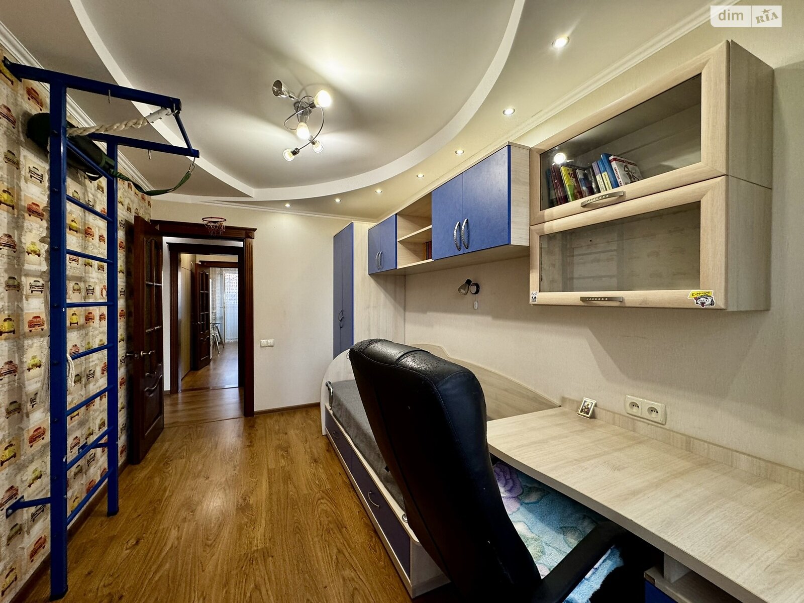 Продаж чотирикімнатної квартири в Миколаєві, на вул. Космонавтів 74, район Площа Перемоги фото 1