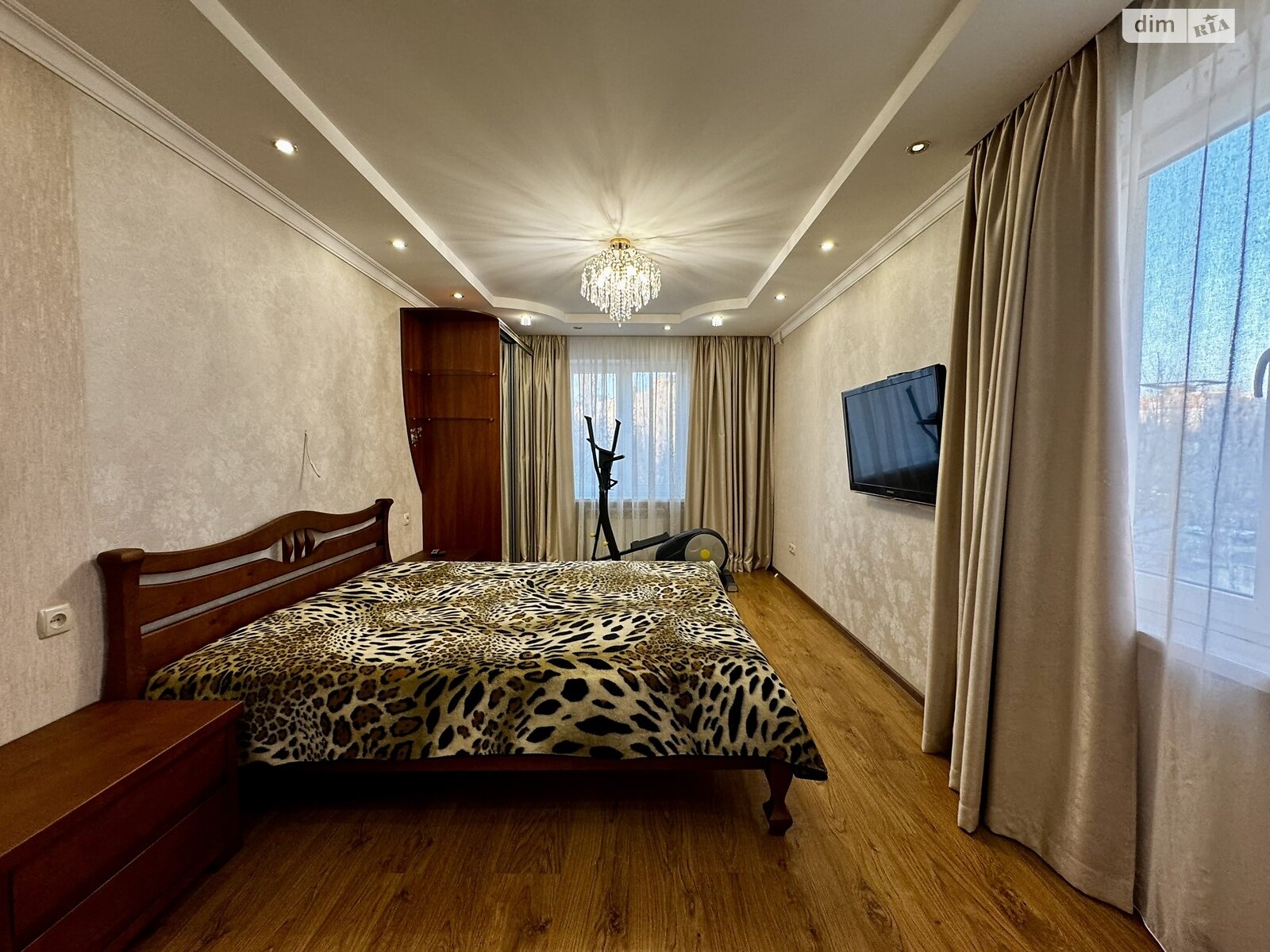 Продаж чотирикімнатної квартири в Миколаєві, на вул. Космонавтів 74, район Площа Перемоги фото 1