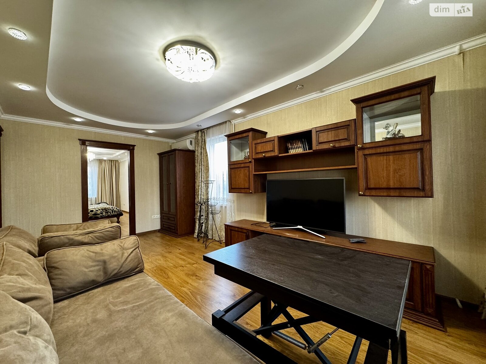 Продаж чотирикімнатної квартири в Миколаєві, на вул. Космонавтів 74, район Площа Перемоги фото 1