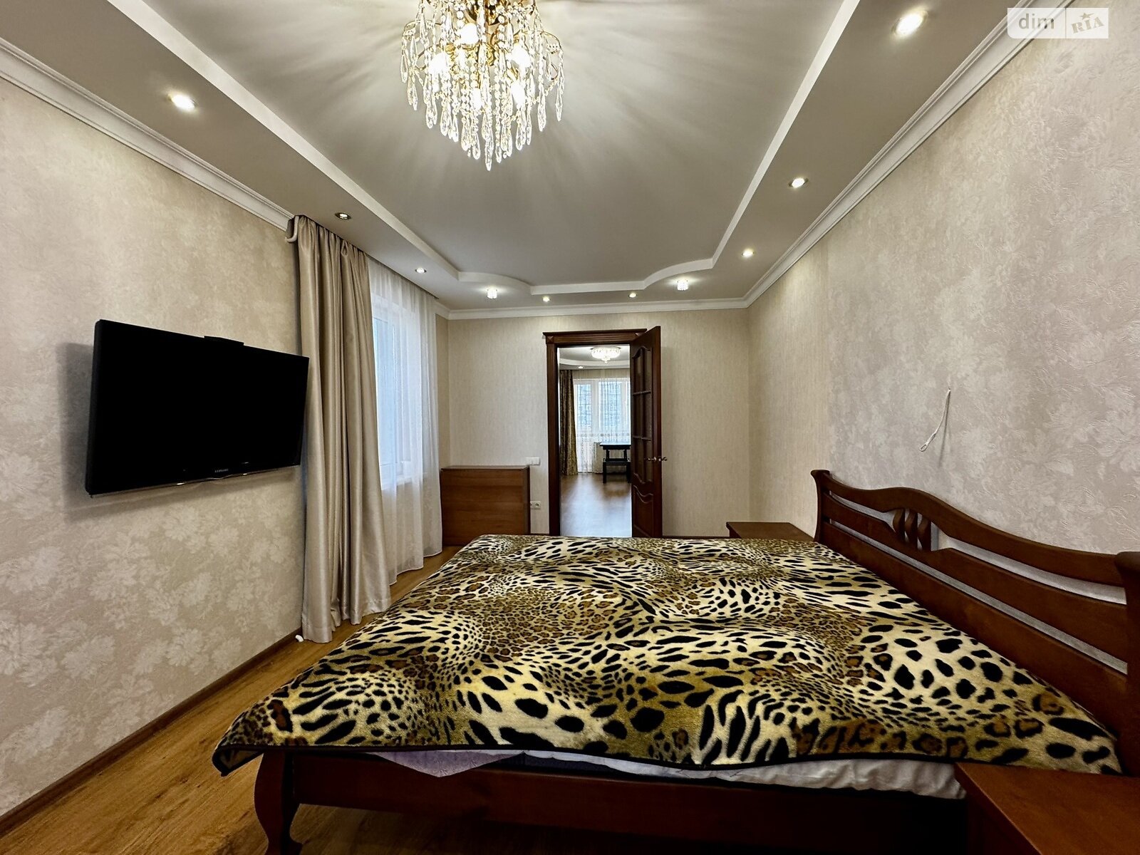 Продаж чотирикімнатної квартири в Миколаєві, на вул. Космонавтів 74, район Площа Перемоги фото 1