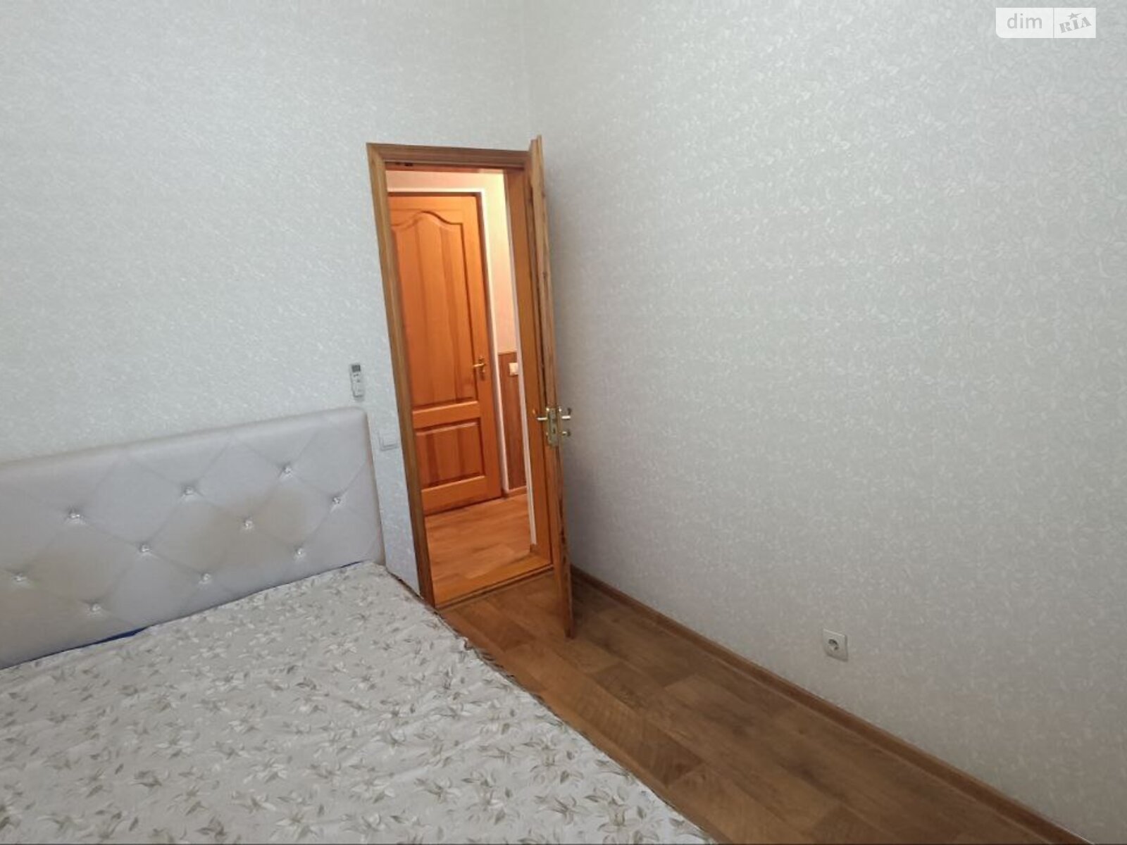 Продаж трикімнатної квартири в Миколаєві, на бул. Бузький, район Сухий фонтан фото 1