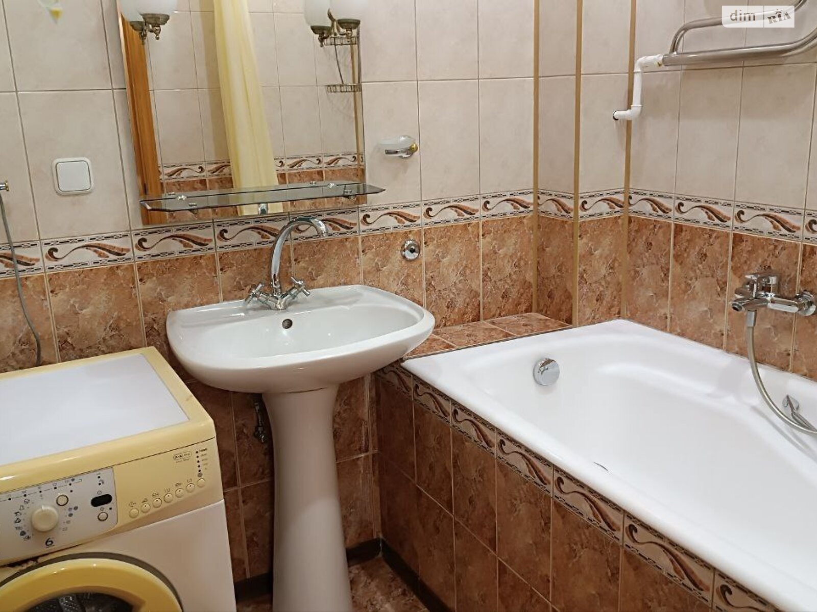 Продаж трикімнатної квартири в Миколаєві, на бул. Бузький, район Сухий фонтан фото 1