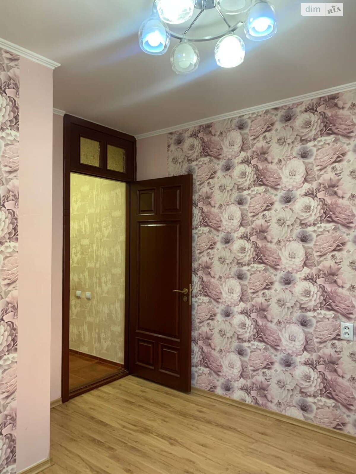 Продаж трикімнатної квартири в Миколаєві, на просп. Центральний, район Центральний фото 1 Продаж трикімнатної квартири в Миколаєві, на просп. Центральний, район Центральний фото 1