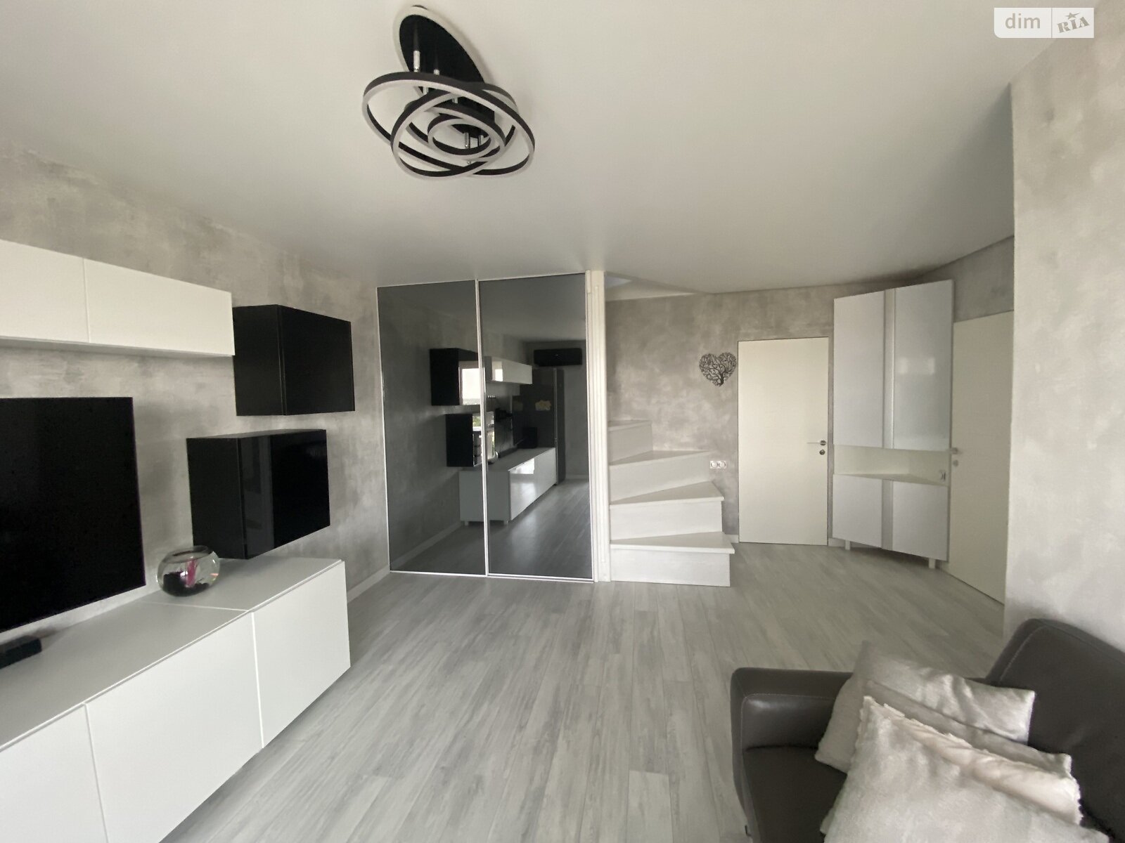 Продажа трехкомнатной квартиры в Николаеве, на ул. Защитников Николаева, район Заводской фото 1 Продажа трехкомнатной квартиры в Николаеве, на ул. Защитников Николаева, район Заводской фото 1