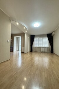 Продаж чотирикімнатної квартири в Одесі, на вул. Академіка Корольова 75/1, район Київський фото 2