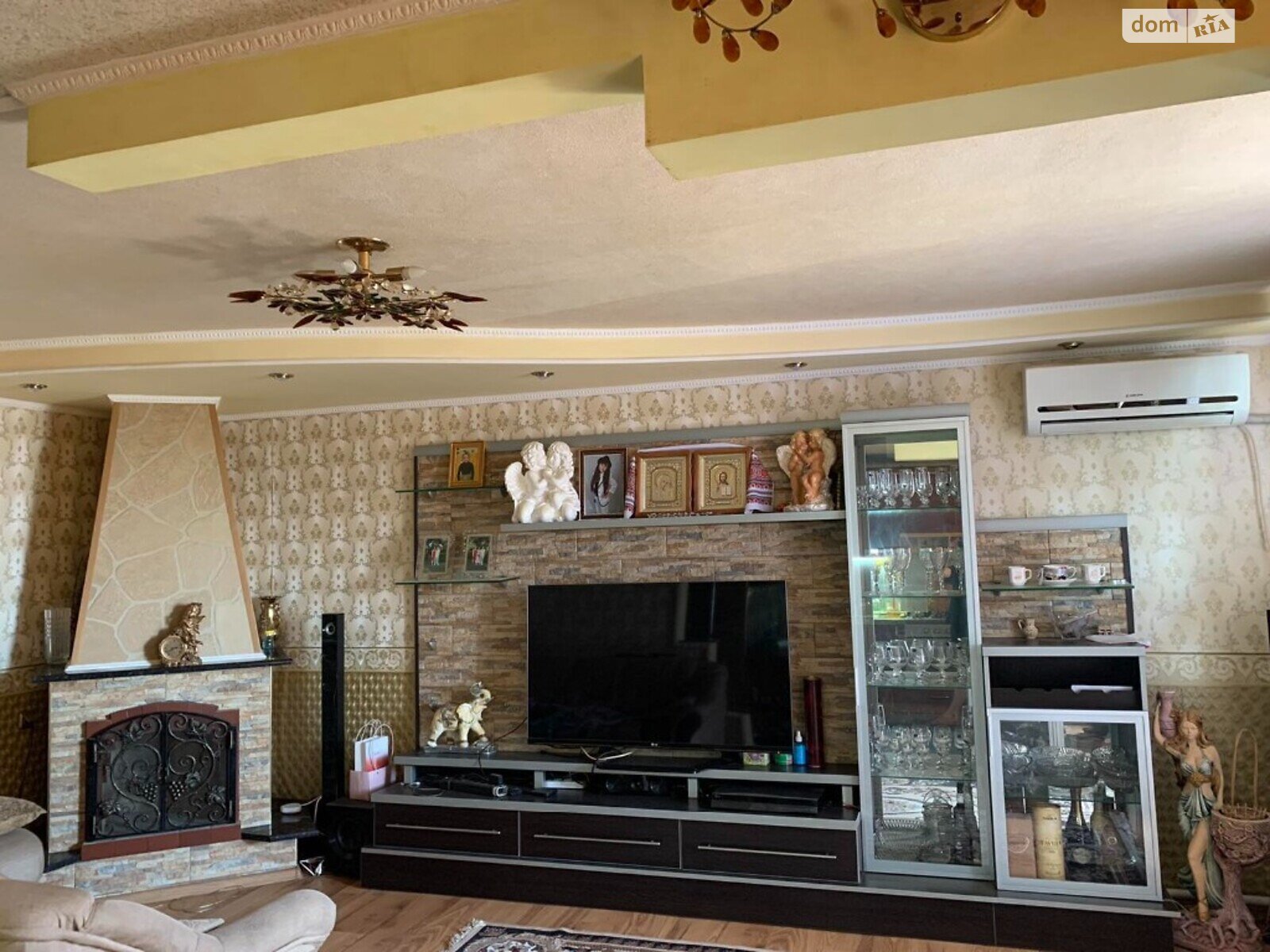 Продажа трехкомнатной квартиры в Александровке, на ул. Центральная 7, фото 1 Продажа трехкомнатной квартиры в Александровке, на ул. Центральная 7, фото 1