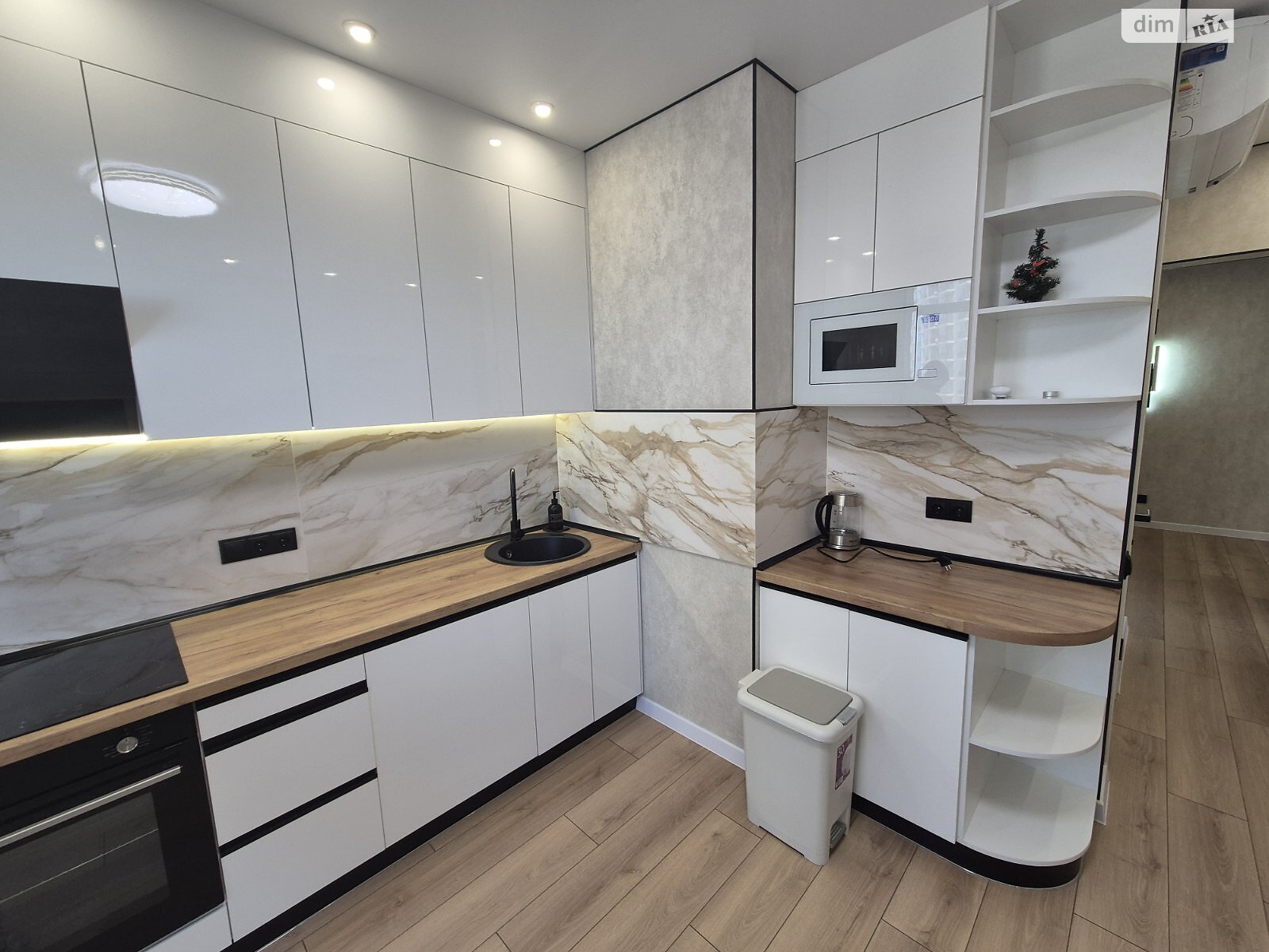 Продажа двухкомнатной квартиры в Одессе, на ул. Жемчужная 8, район Аркадия фото 1 Продажа двухкомнатной квартиры в Одессе, на ул. Жемчужная 8, район Аркадия фото 1