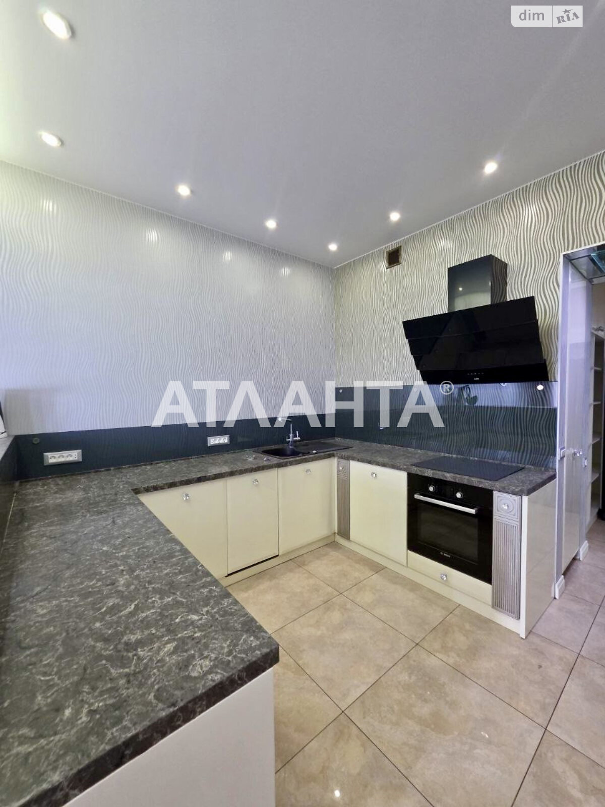 Продажа трехкомнатной квартиры в Одессе, на пер. Аркадиевский 9/1, район Аркадия фото 1 Продажа трехкомнатной квартиры в Одессе, на пер. Аркадиевский 9/1, район Аркадия фото 1