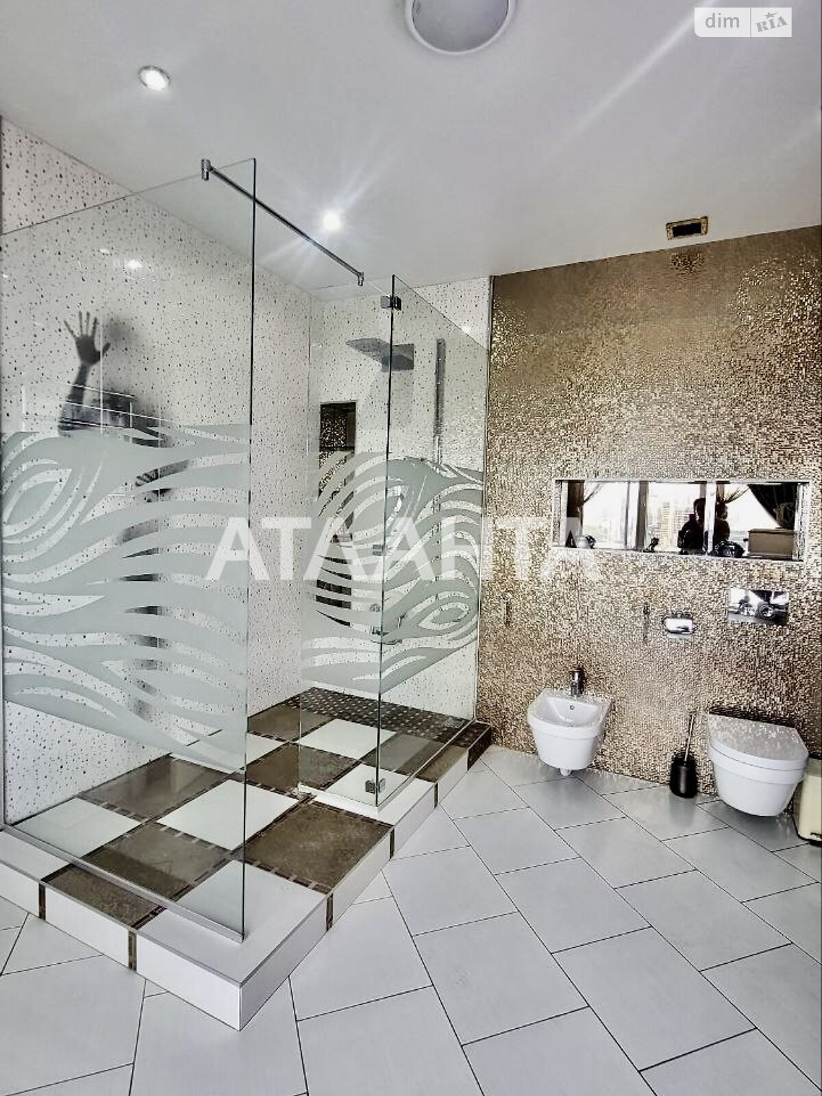 Продажа трехкомнатной квартиры в Одессе, на пер. Аркадиевский 9/1, район Аркадия фото 1 Продажа трехкомнатной квартиры в Одессе, на пер. Аркадиевский 9/1, район Аркадия фото 1