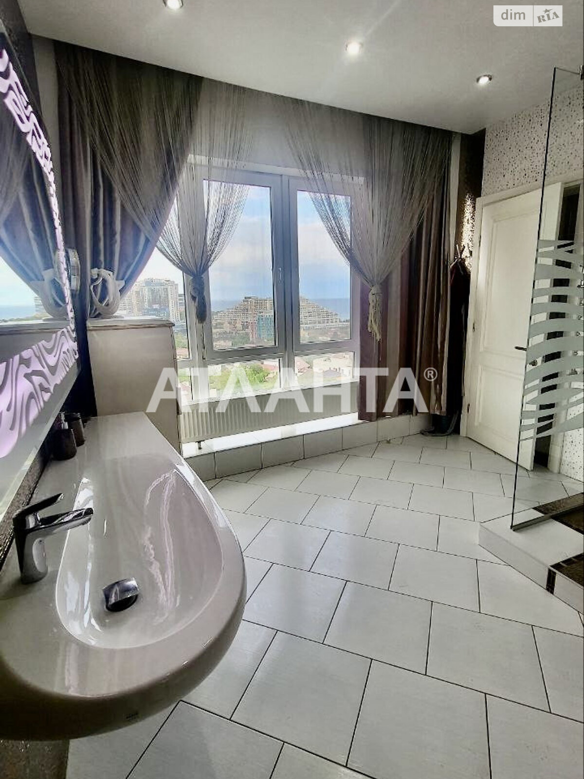 Продажа трехкомнатной квартиры в Одессе, на пер. Аркадиевский 9/1, район Аркадия фото 1 Продажа трехкомнатной квартиры в Одессе, на пер. Аркадиевский 9/1, район Аркадия фото 1