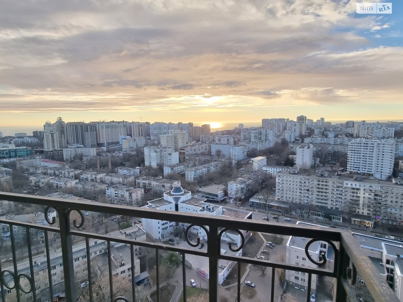 Продаж однокімнатної квартири в Одесі, на дор. Фонтанська 25, район Аркадія фото 1 Продаж однокімнатної квартири в Одесі, на дор. Фонтанська 25, район Аркадія фото 1