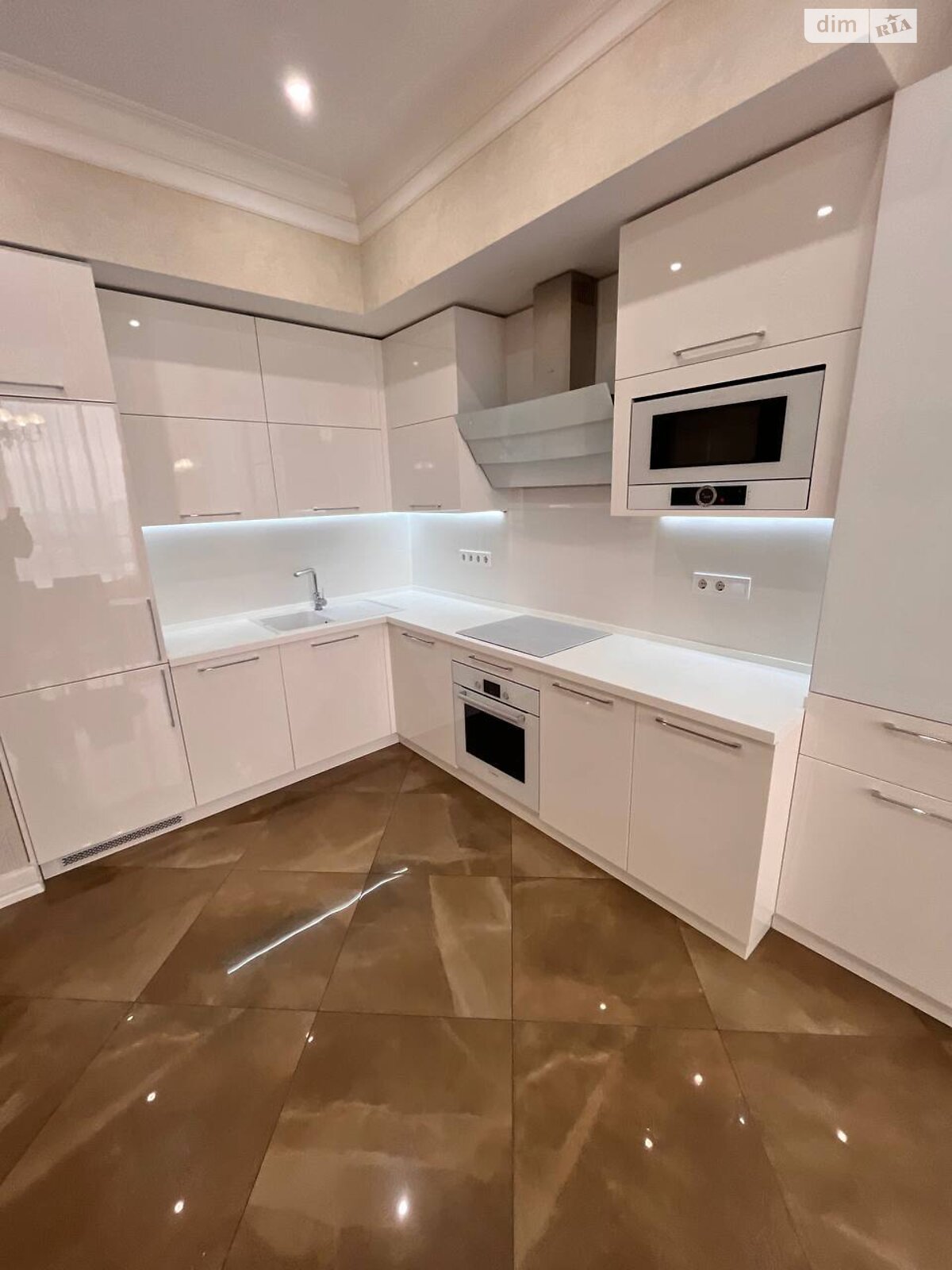 Продажа трехкомнатной квартиры в Одессе, на бул. Французский 60В, район Аркадия фото 1 Продажа трехкомнатной квартиры в Одессе, на бул. Французский 60В, район Аркадия фото 1