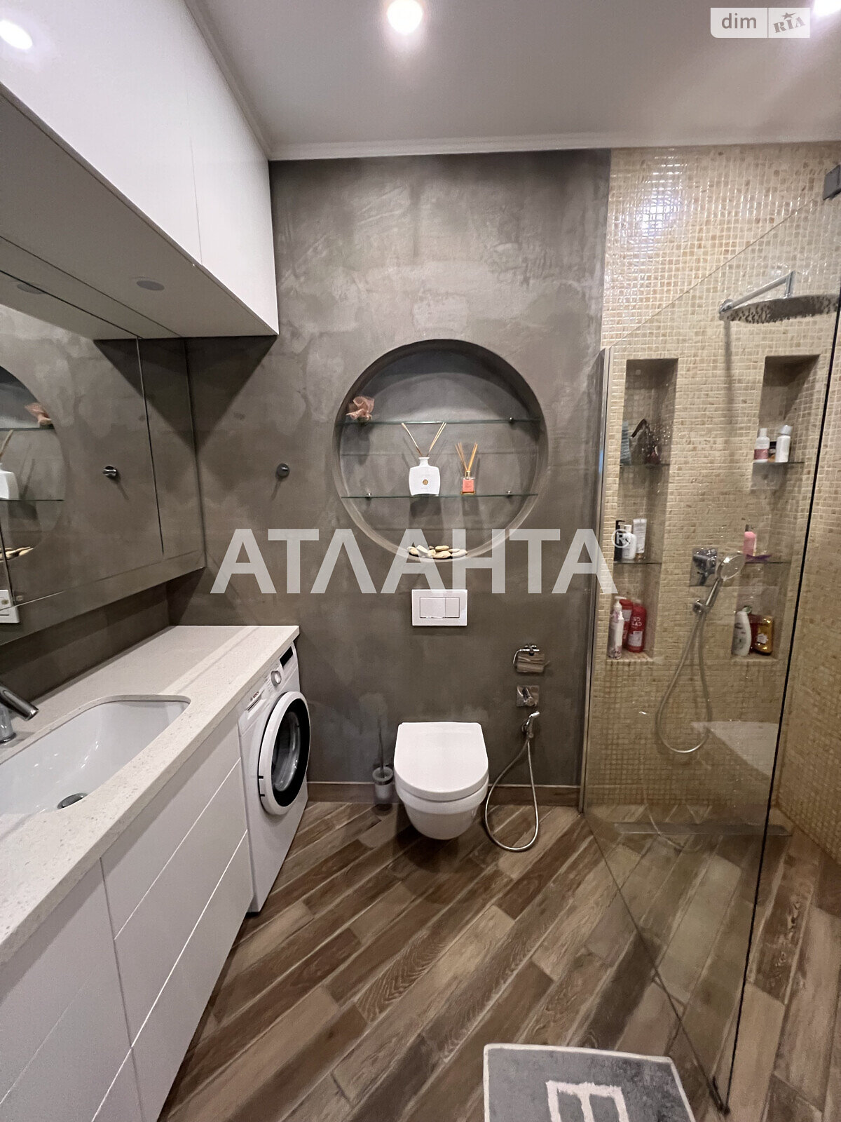 Продажа трехкомнатной квартиры в Одессе, на бул. Французский, район Аркадия фото 1 Продажа трехкомнатной квартиры в Одессе, на бул. Французский, район Аркадия фото 1