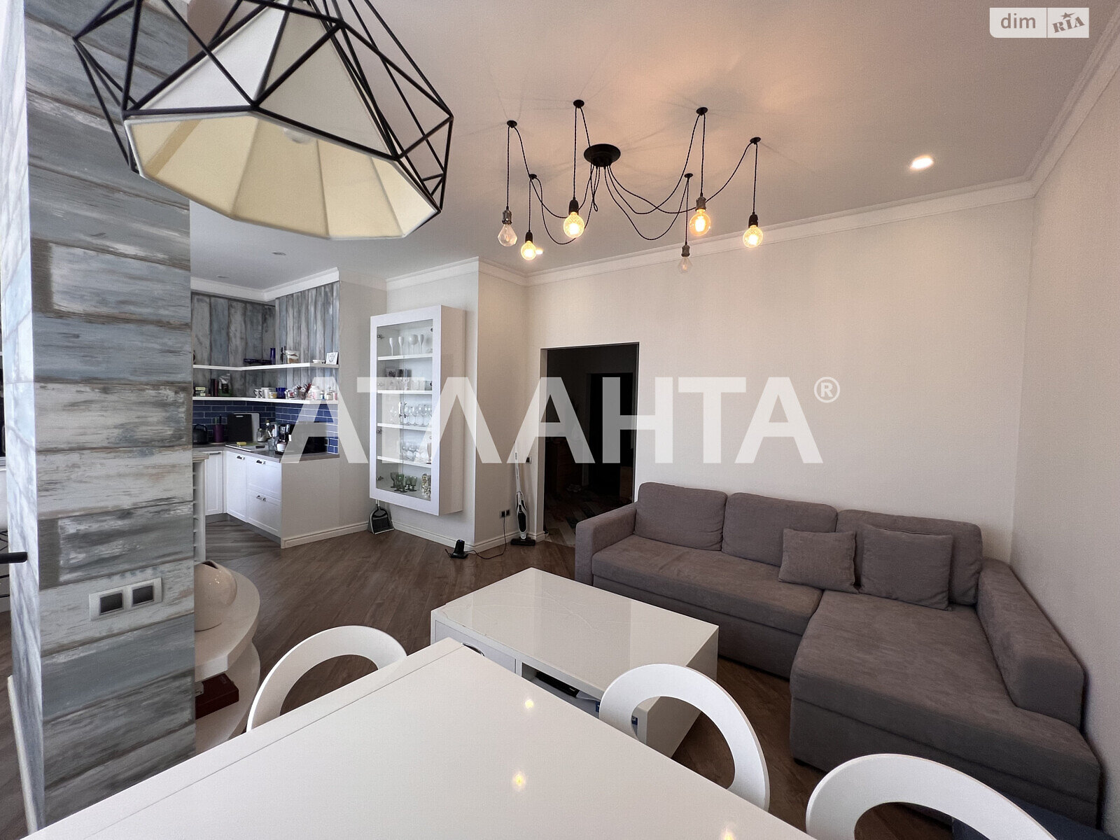 Продажа трехкомнатной квартиры в Одессе, на бул. Французский, район Аркадия фото 1 Продажа трехкомнатной квартиры в Одессе, на бул. Французский, район Аркадия фото 1