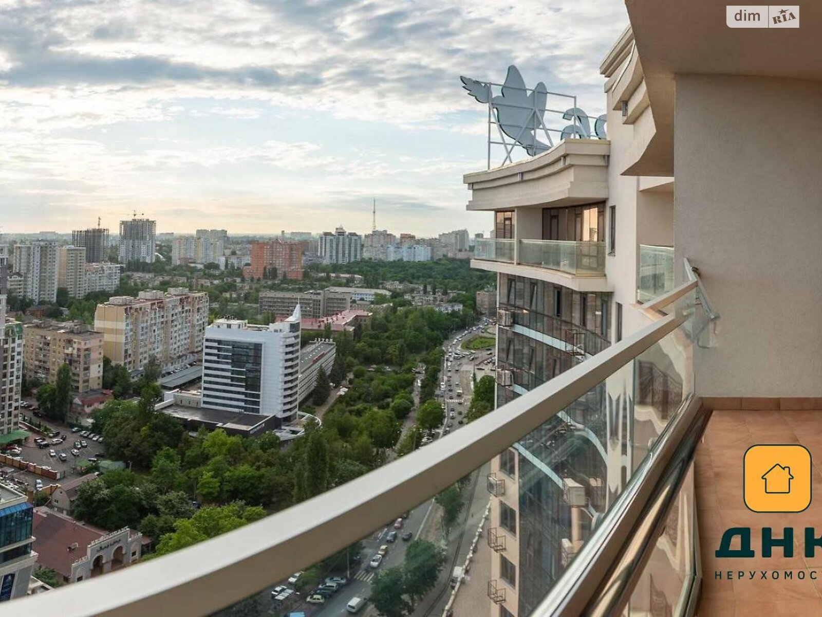 Продажа трехкомнатной квартиры в Одессе, на ул. Генуэзская 3А, район Аркадия фото 1