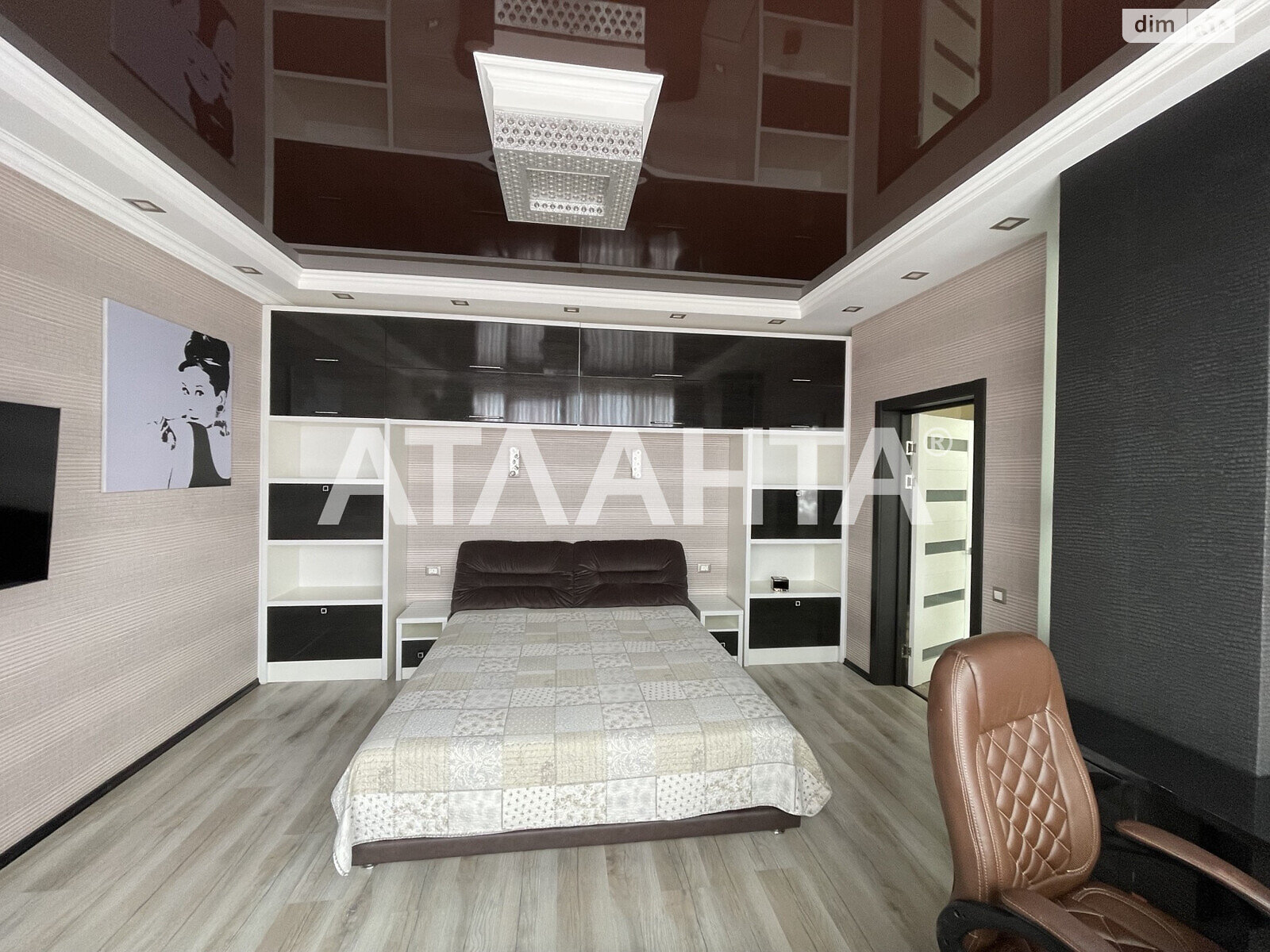 Продаж трикімнатної квартири в Одесі, на вул. Генуезька 54, район Аркадія фото 1 Продаж трикімнатної квартири в Одесі, на вул. Генуезька 54, район Аркадія фото 1