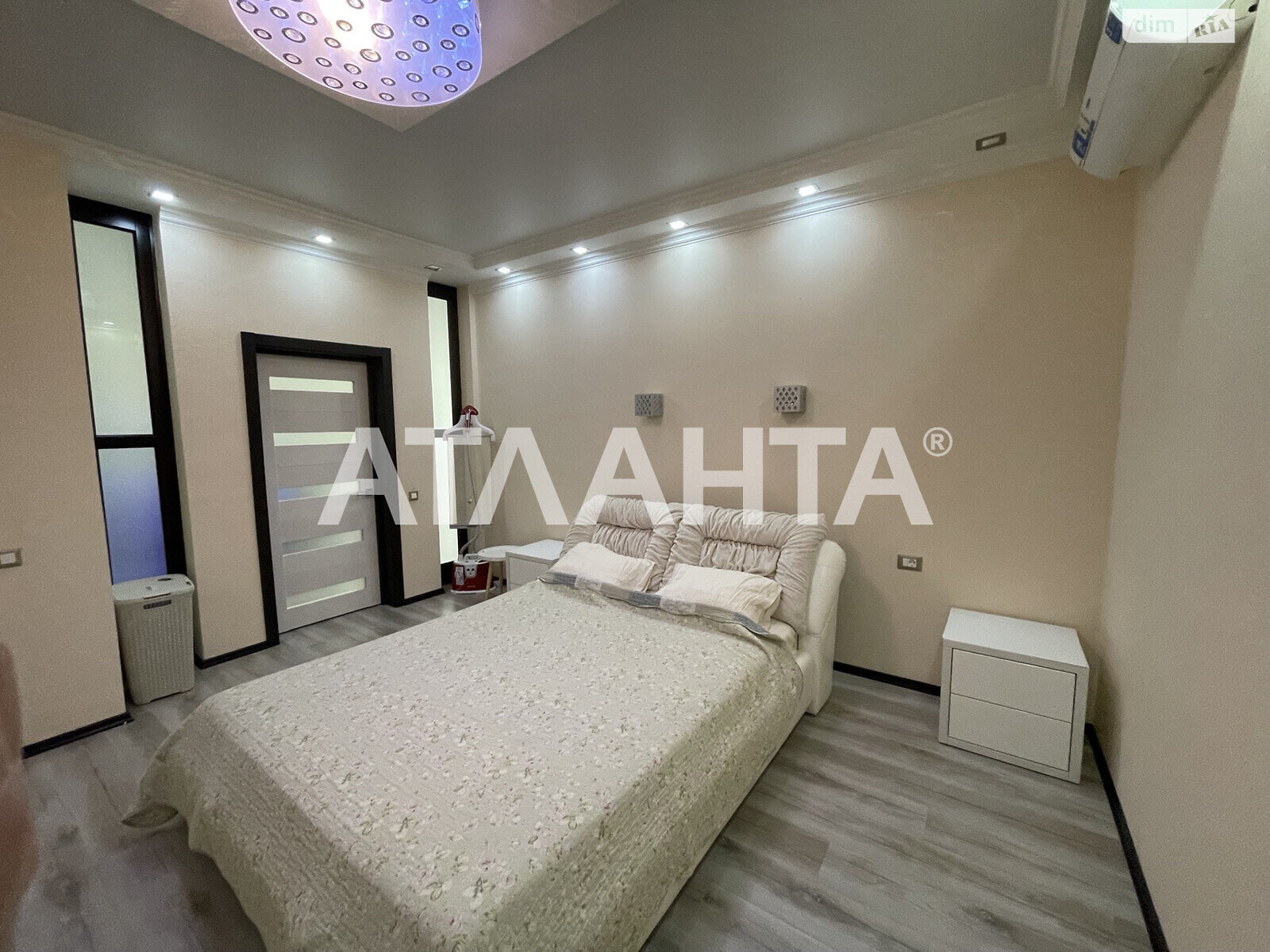 Продаж трикімнатної квартири в Одесі, на вул. Генуезька 54, район Аркадія фото 1 Продаж трикімнатної квартири в Одесі, на вул. Генуезька 54, район Аркадія фото 1