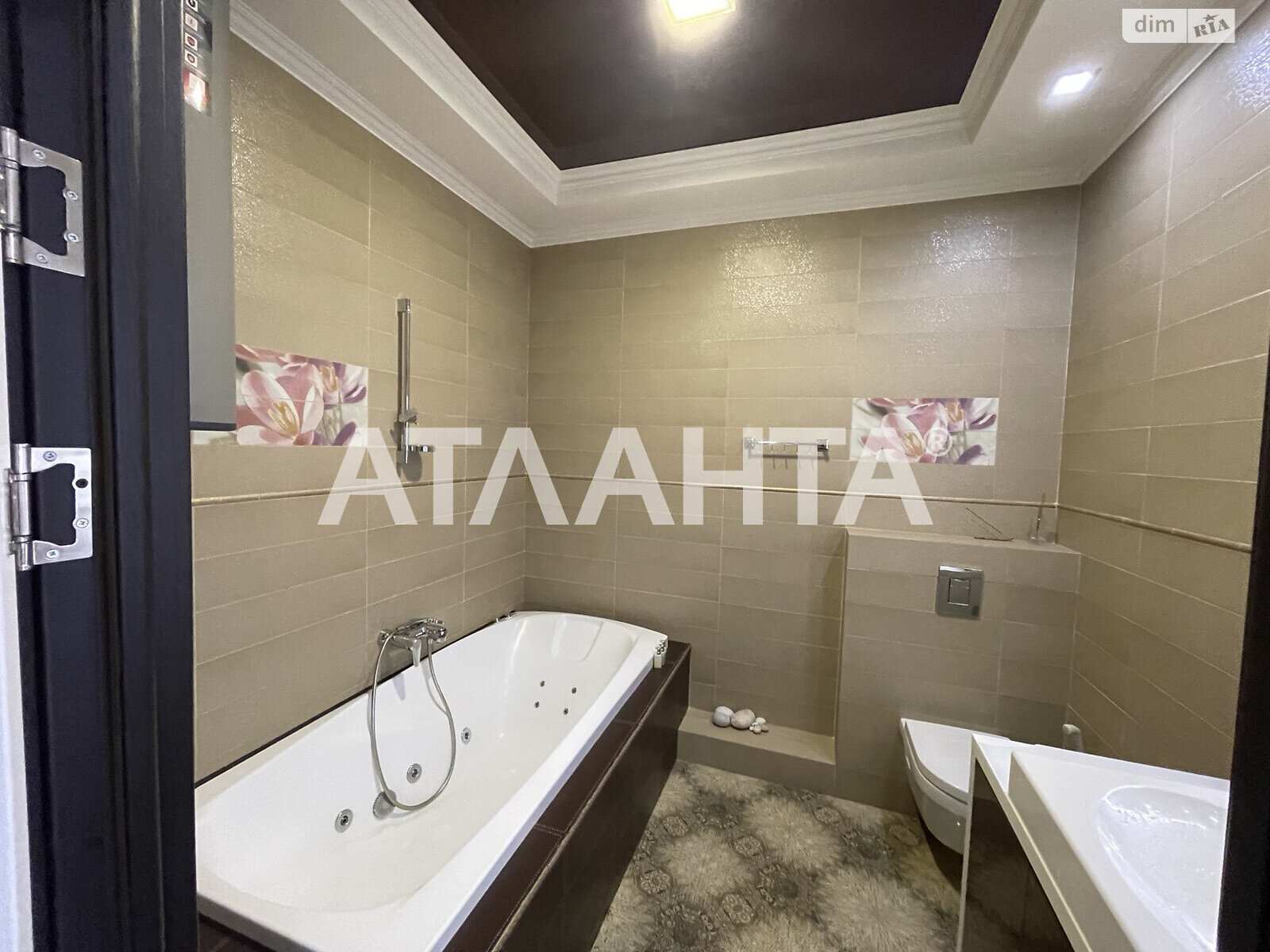 Продаж трикімнатної квартири в Одесі, на вул. Генуезька 54, район Аркадія фото 1 Продаж трикімнатної квартири в Одесі, на вул. Генуезька 54, район Аркадія фото 1