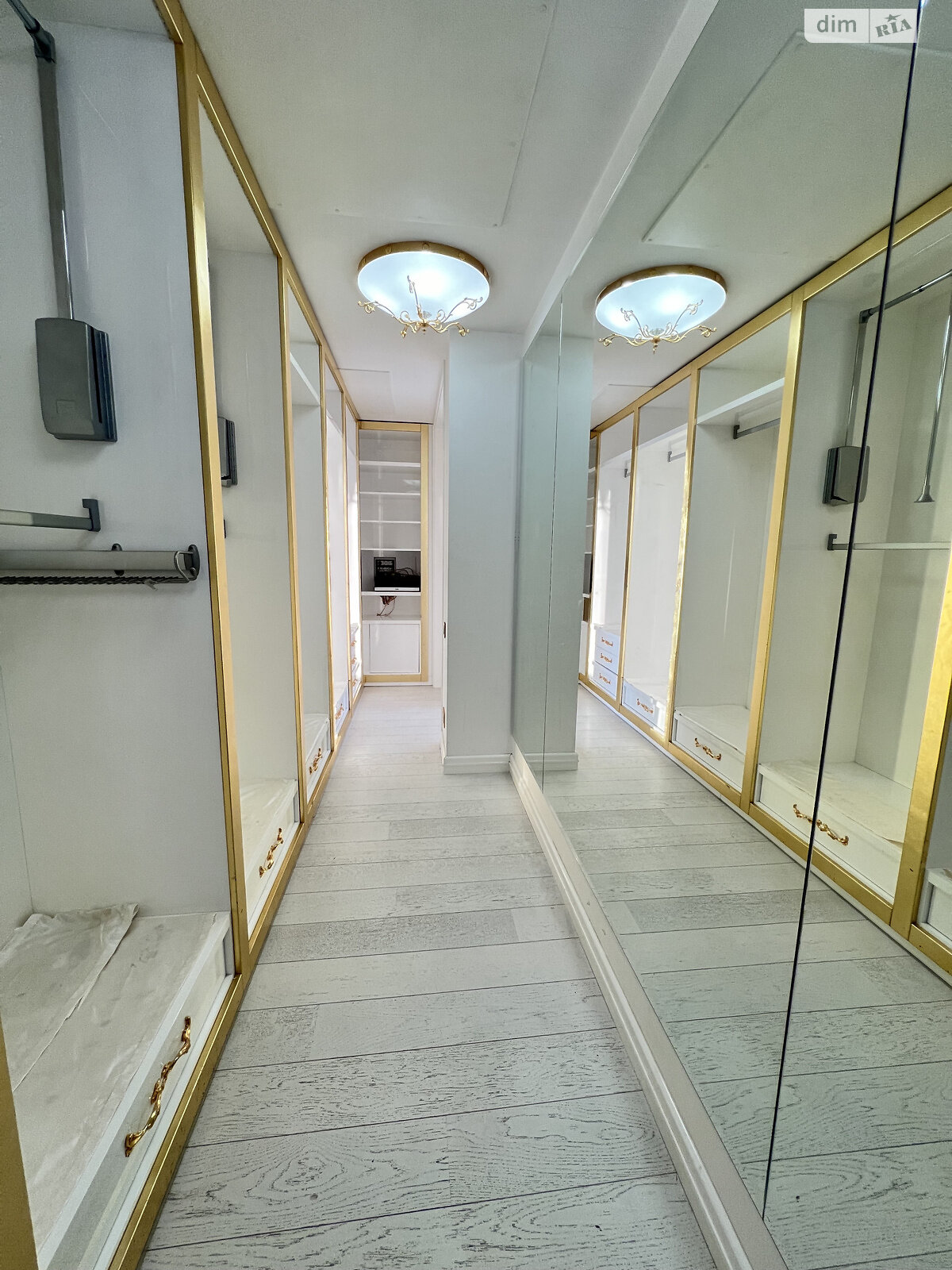 Продажа трехкомнатной квартиры в Одессе, на ул. Генуэзская, район Аркадия фото 1 Продажа трехкомнатной квартиры в Одессе, на ул. Генуэзская, район Аркадия фото 1
