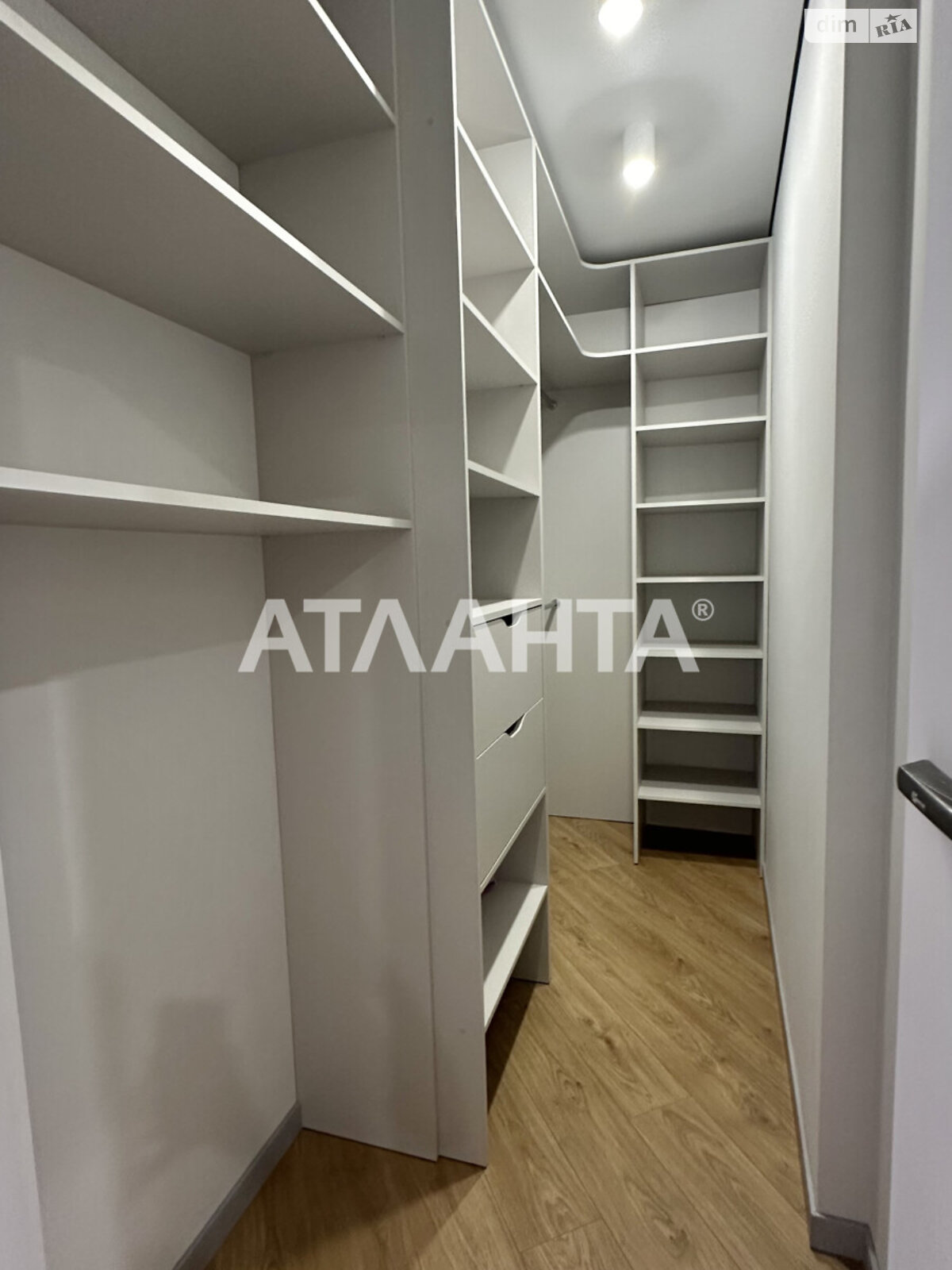 Продажа трехкомнатной квартиры в Одессе, на ул. Генуэзская, район Аркадия фото 1 Продажа трехкомнатной квартиры в Одессе, на ул. Генуэзская, район Аркадия фото 1