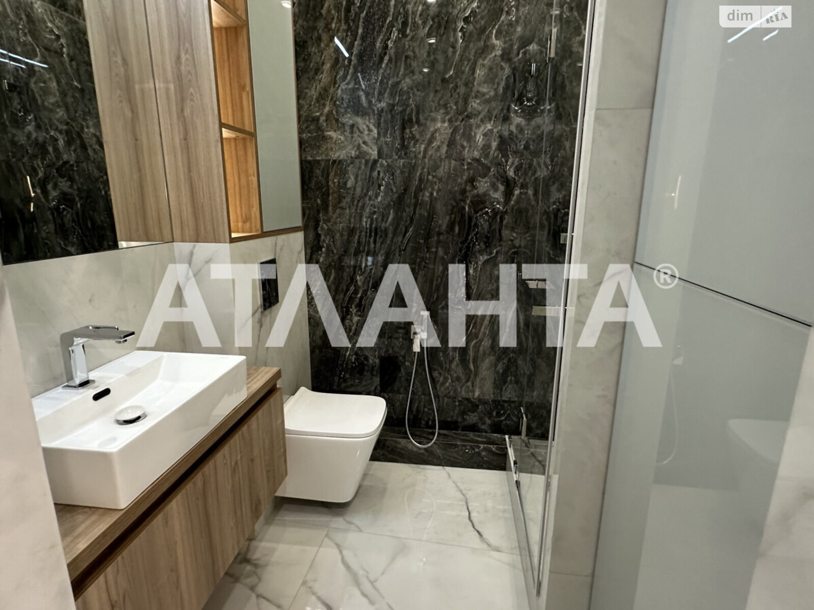 Продажа трехкомнатной квартиры в Одессе, на ул. Генуэзская, район Аркадия фото 1 Продажа трехкомнатной квартиры в Одессе, на ул. Генуэзская, район Аркадия фото 1
